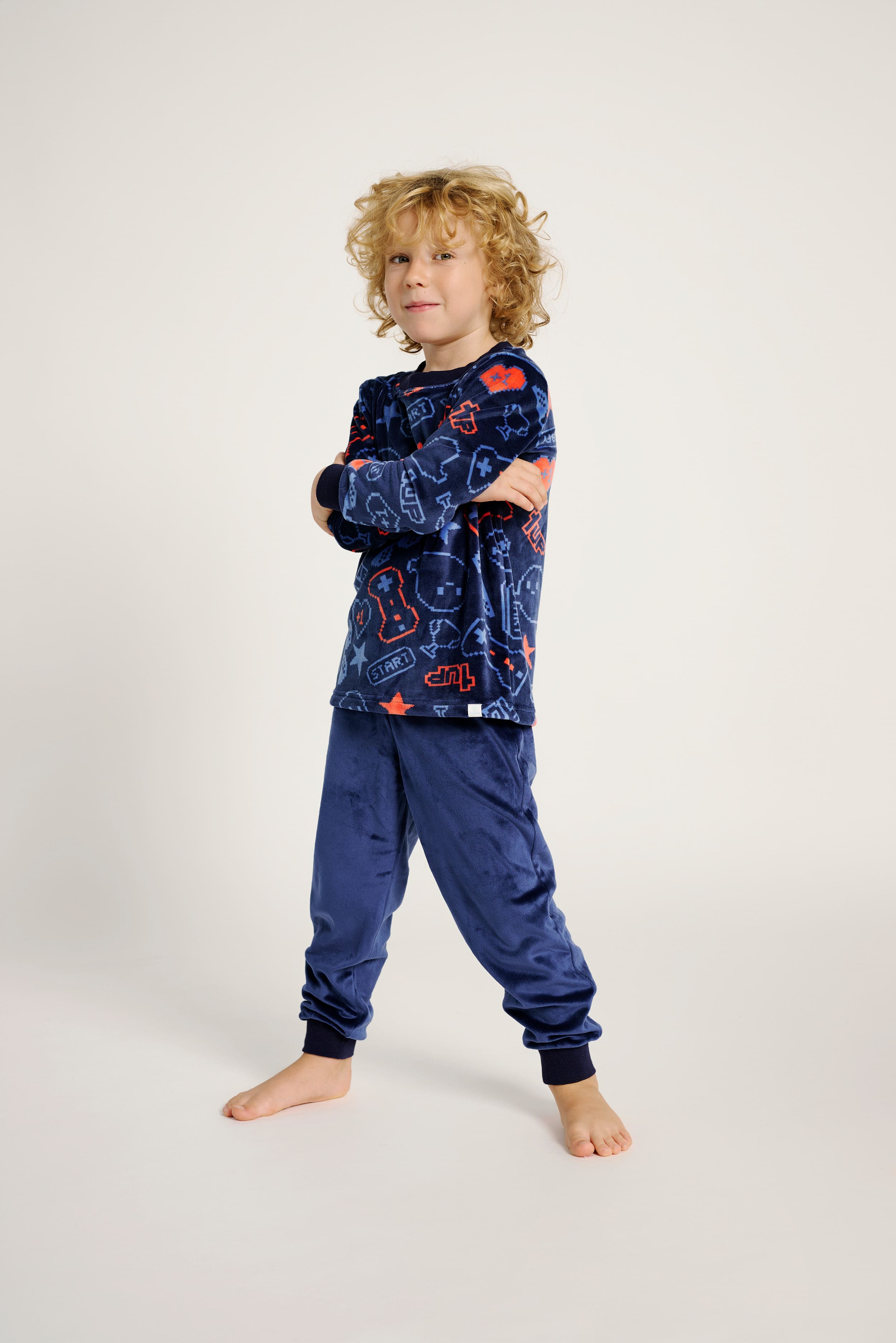 19011001-1-pijama-juvenil-terciopelo-estampado-gamer