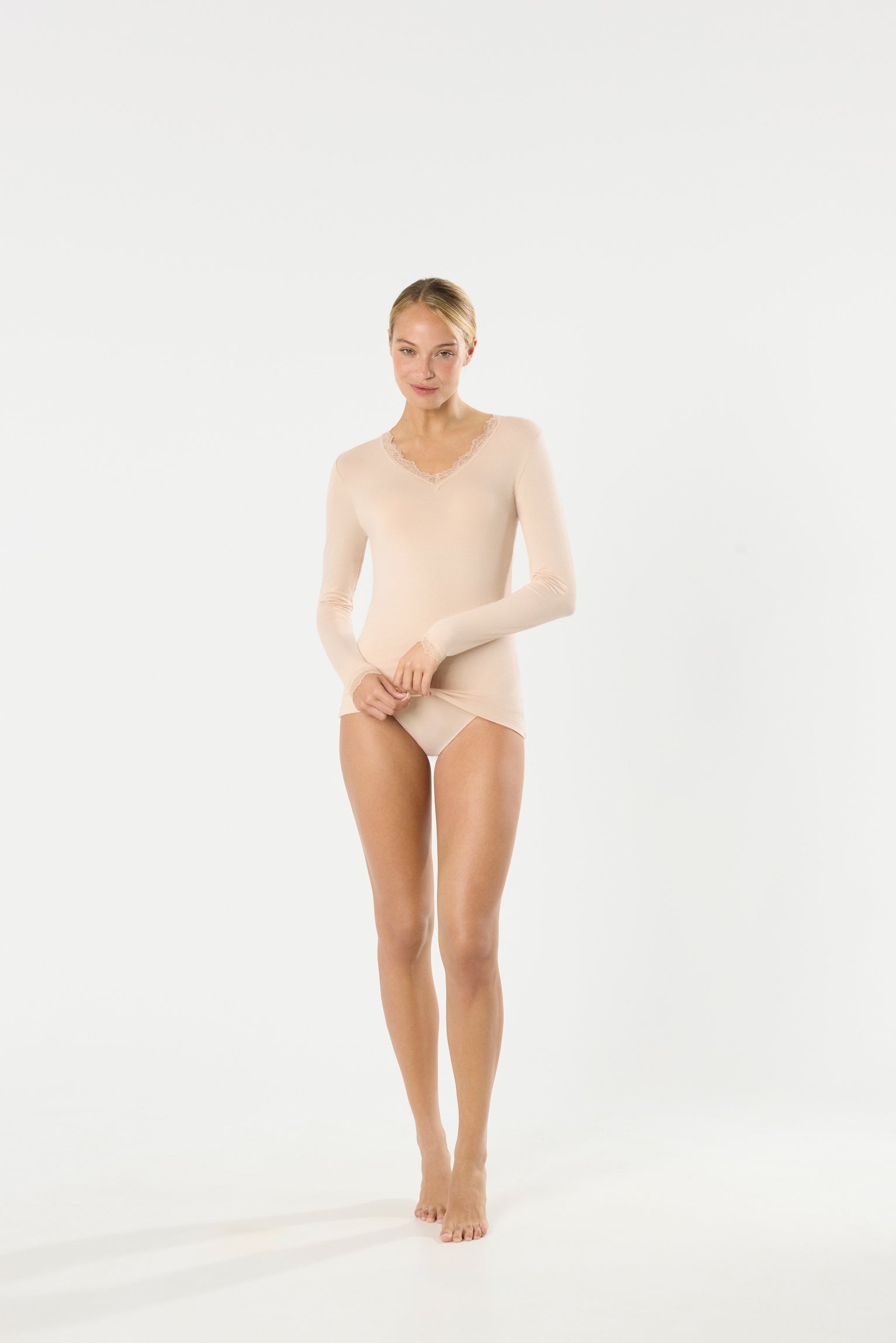 Nude bamboo long-sleeved undershirt