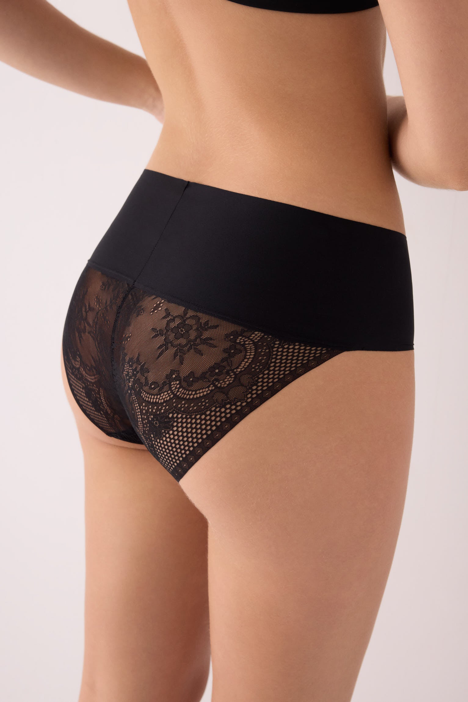PREVENTA Braga midi contorno láser negro