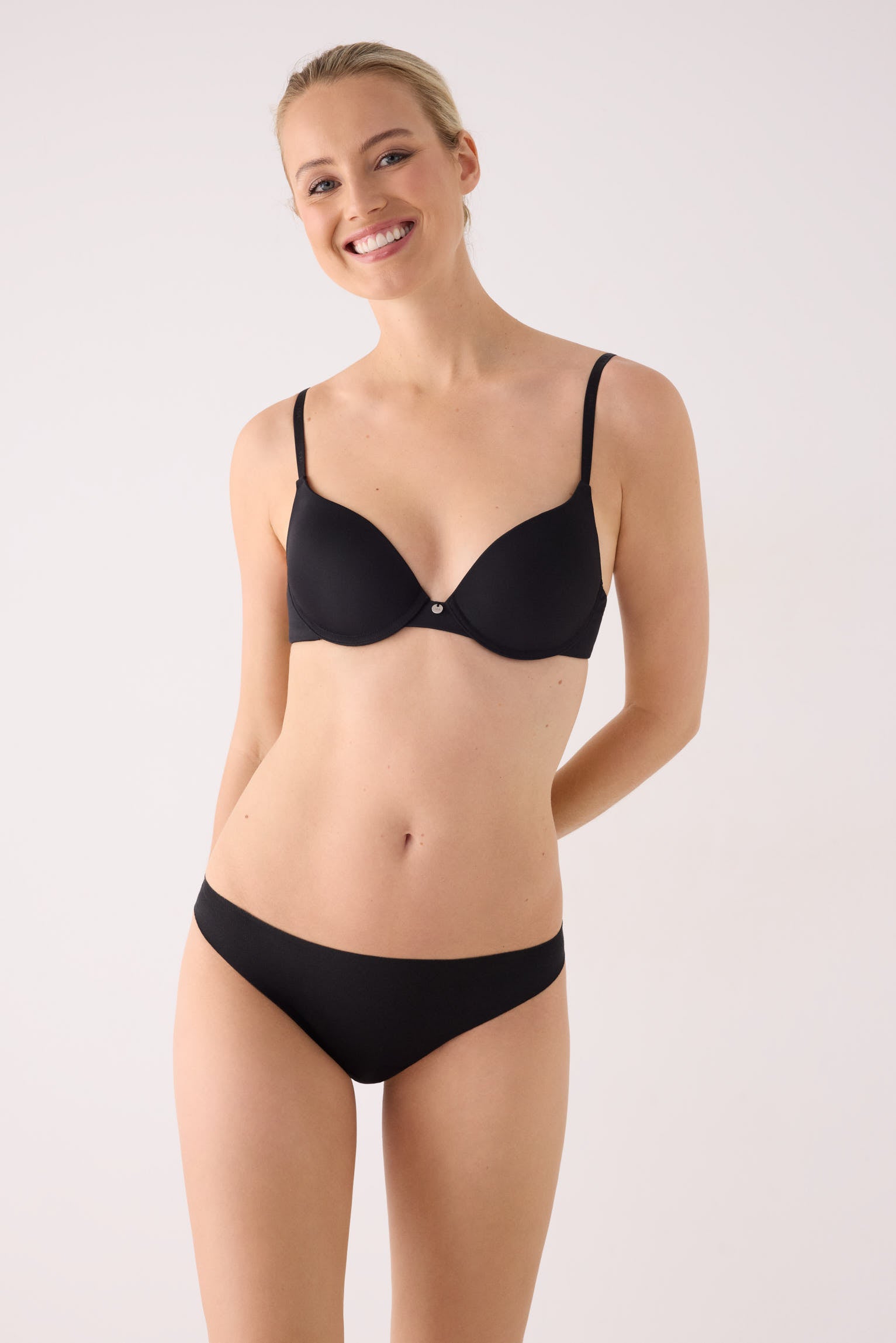 Tanga algodón láser con encaje negro