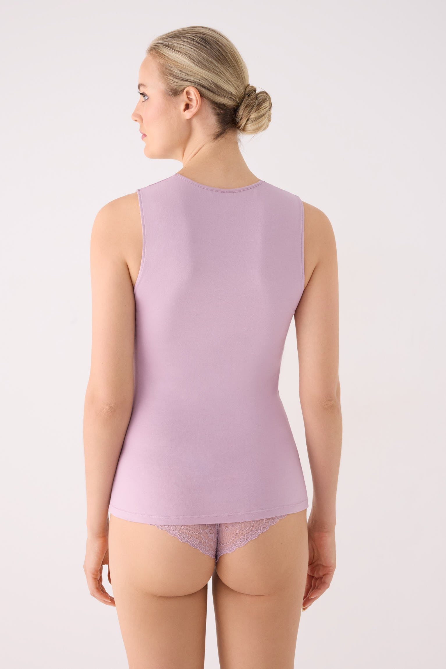 PREVENTA Camiseta tirantes anchos escote de encaje rosa