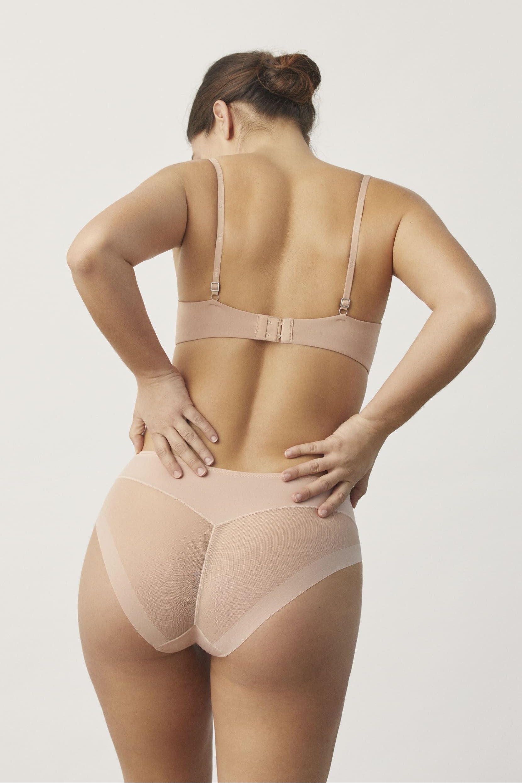 19601-3-braga-tul-invisible-mujer-ysabel-mora-nude