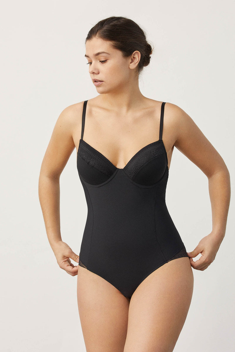 Consigue el tipómetro definitivo: el body reductor que triunfa con vestidos de Stradivarius y Pull&Bear 1 Moncloa Un body reductor es ideal para usar vestidos ajustados