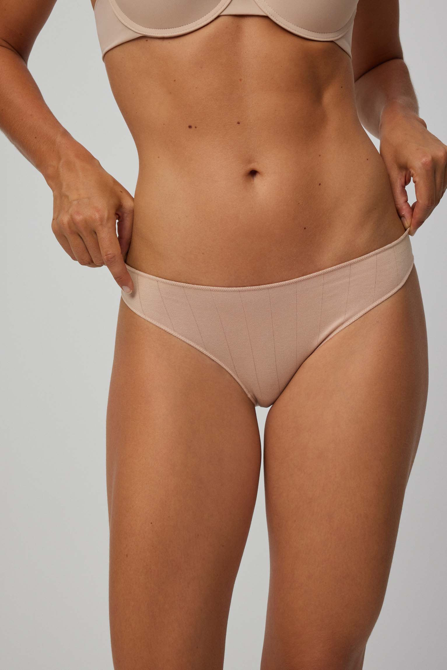 Nude ribbed panties