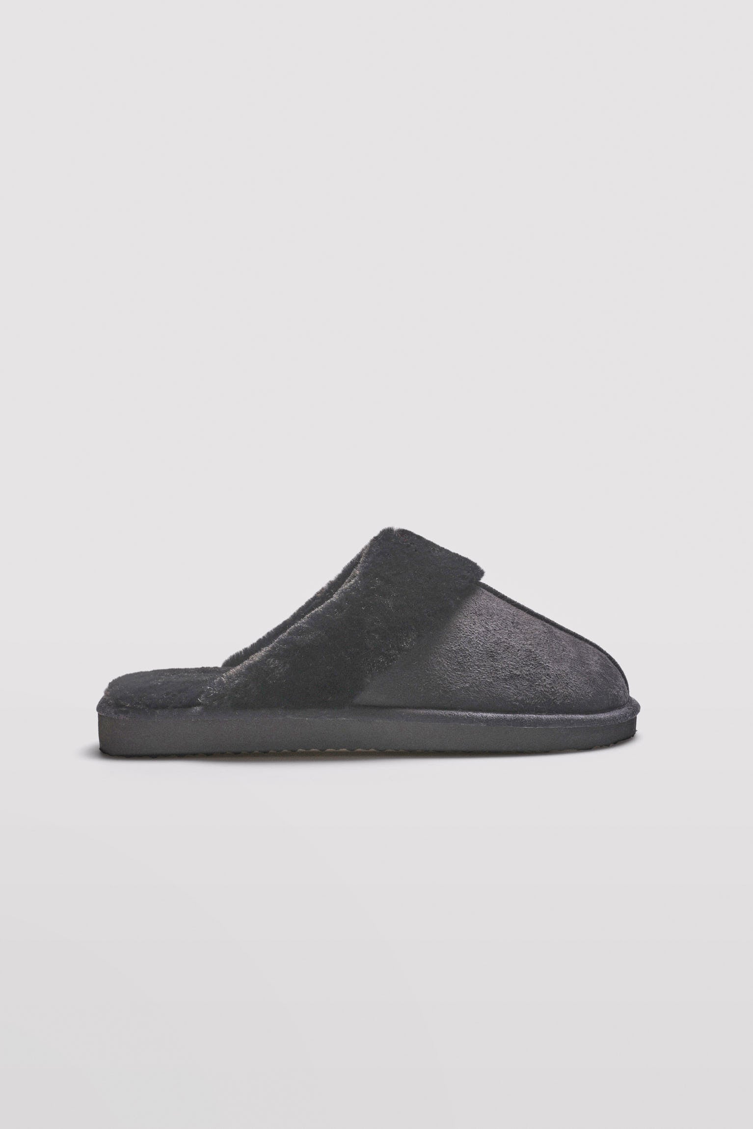 24025-8-zapatillas-casa-hombre-ysabel-mora-negro