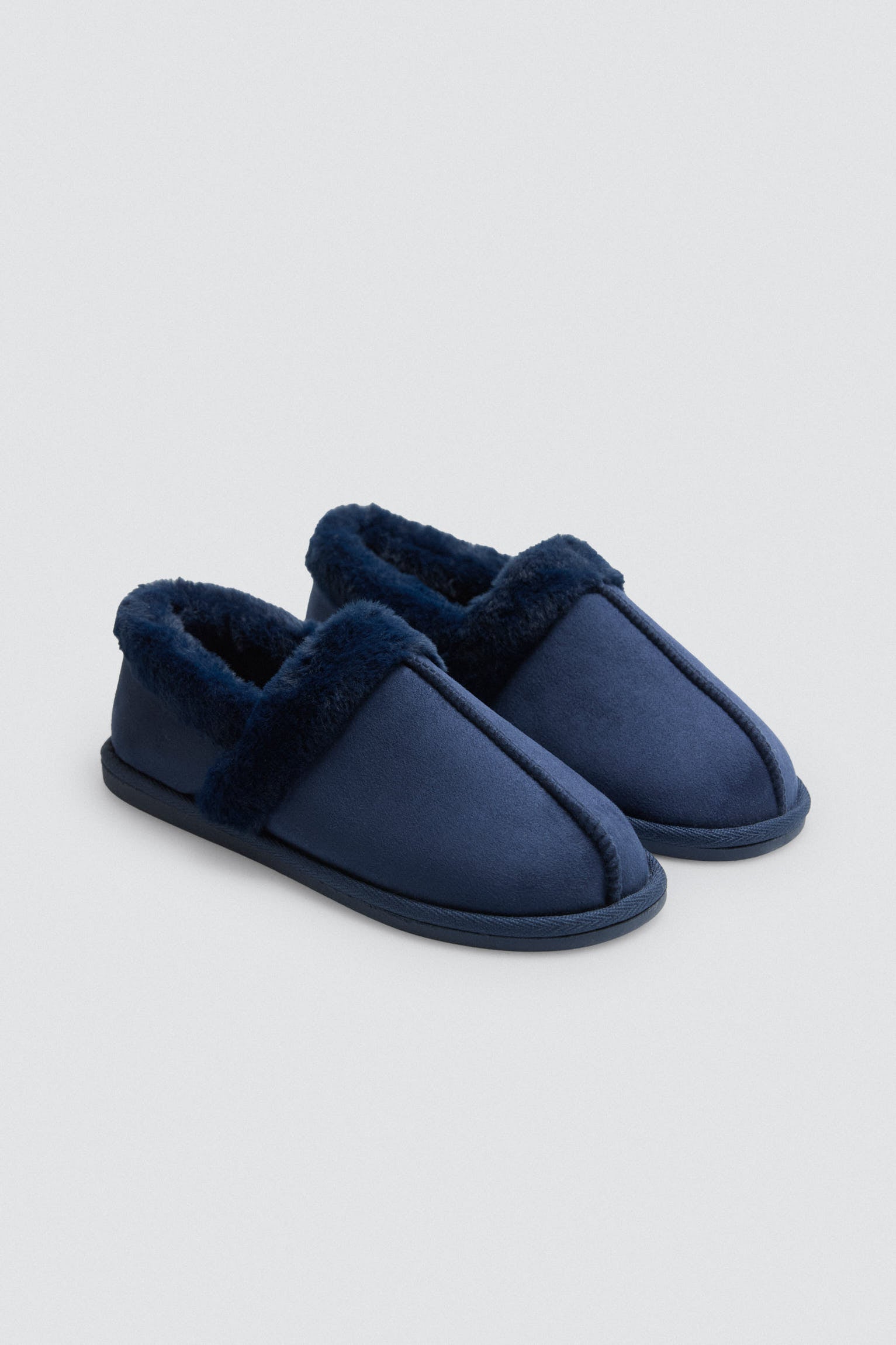 24076-2-zapatillas-de-casa-cerradas-con-pelo-marino