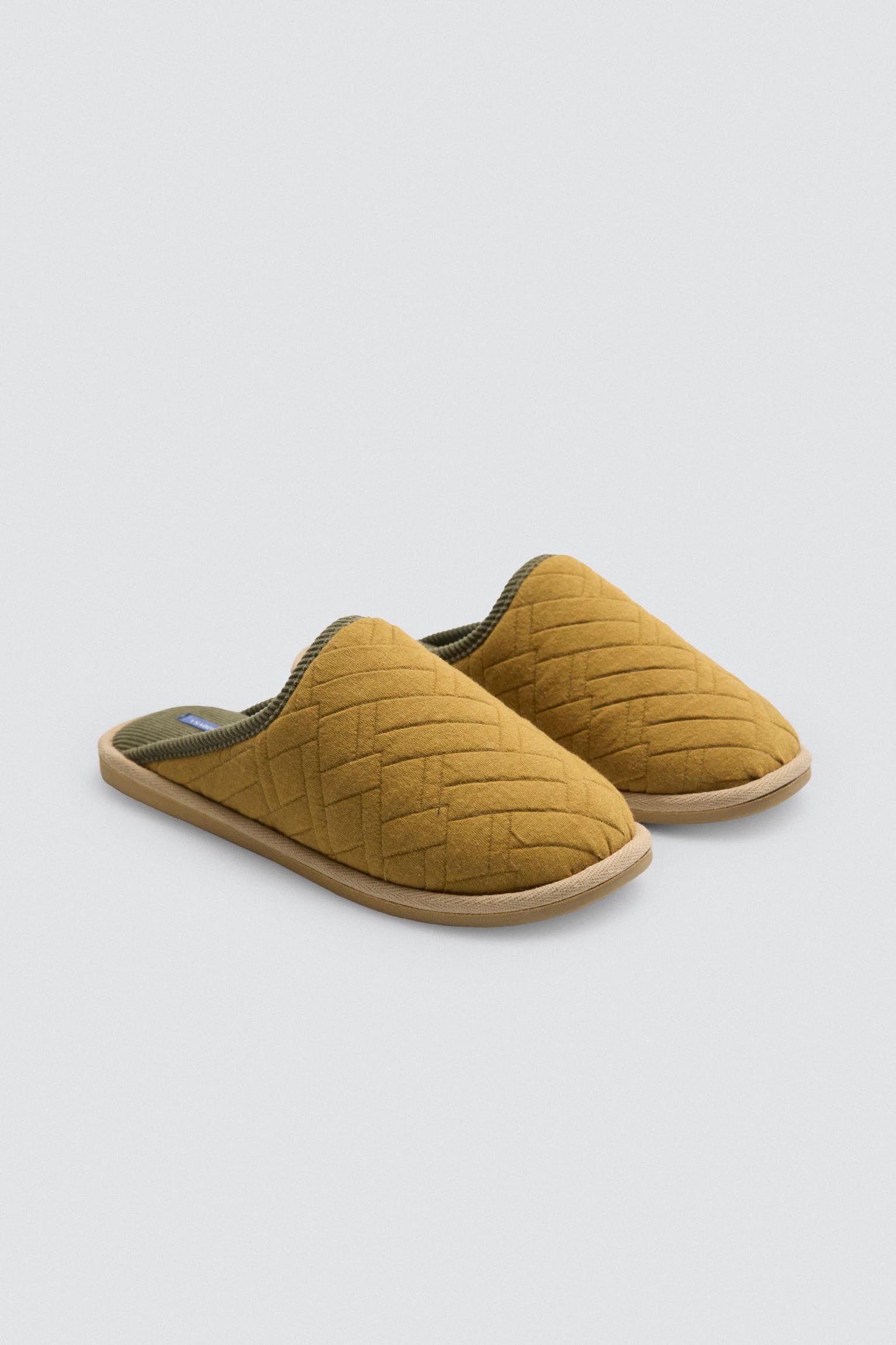24081-2-zapatillas-pelo-estampado-etnico-camel