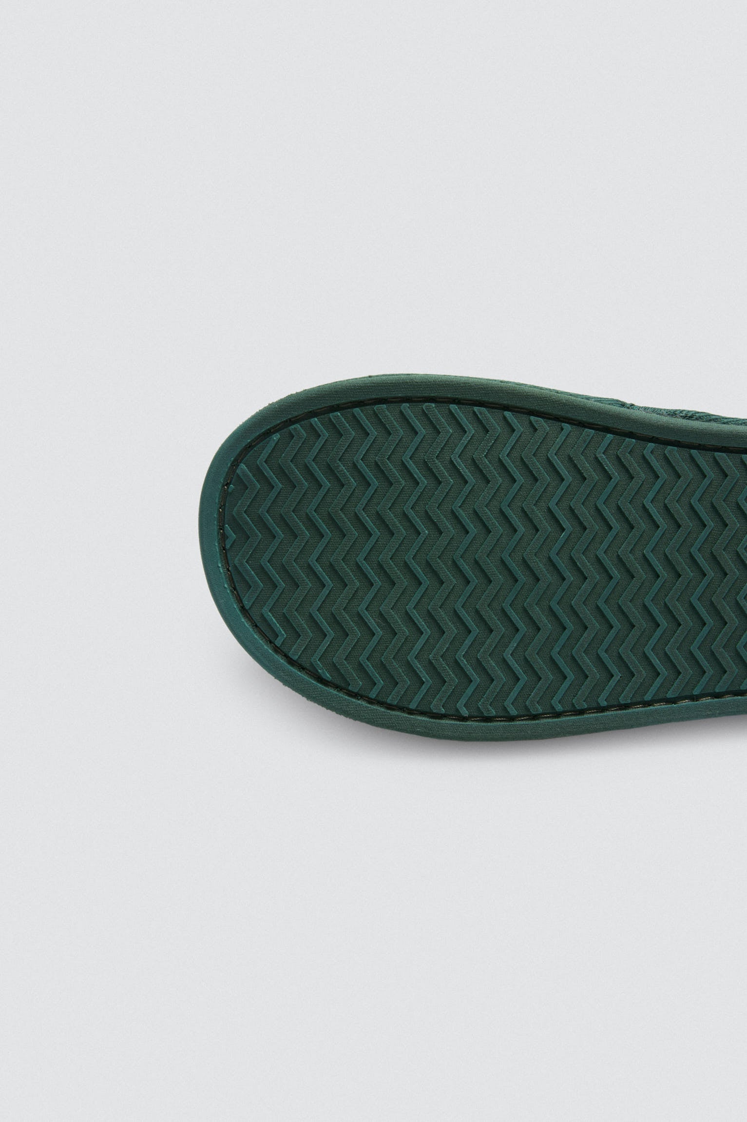 24081-5-zapatillas-pelo-estampado-etnico-verde