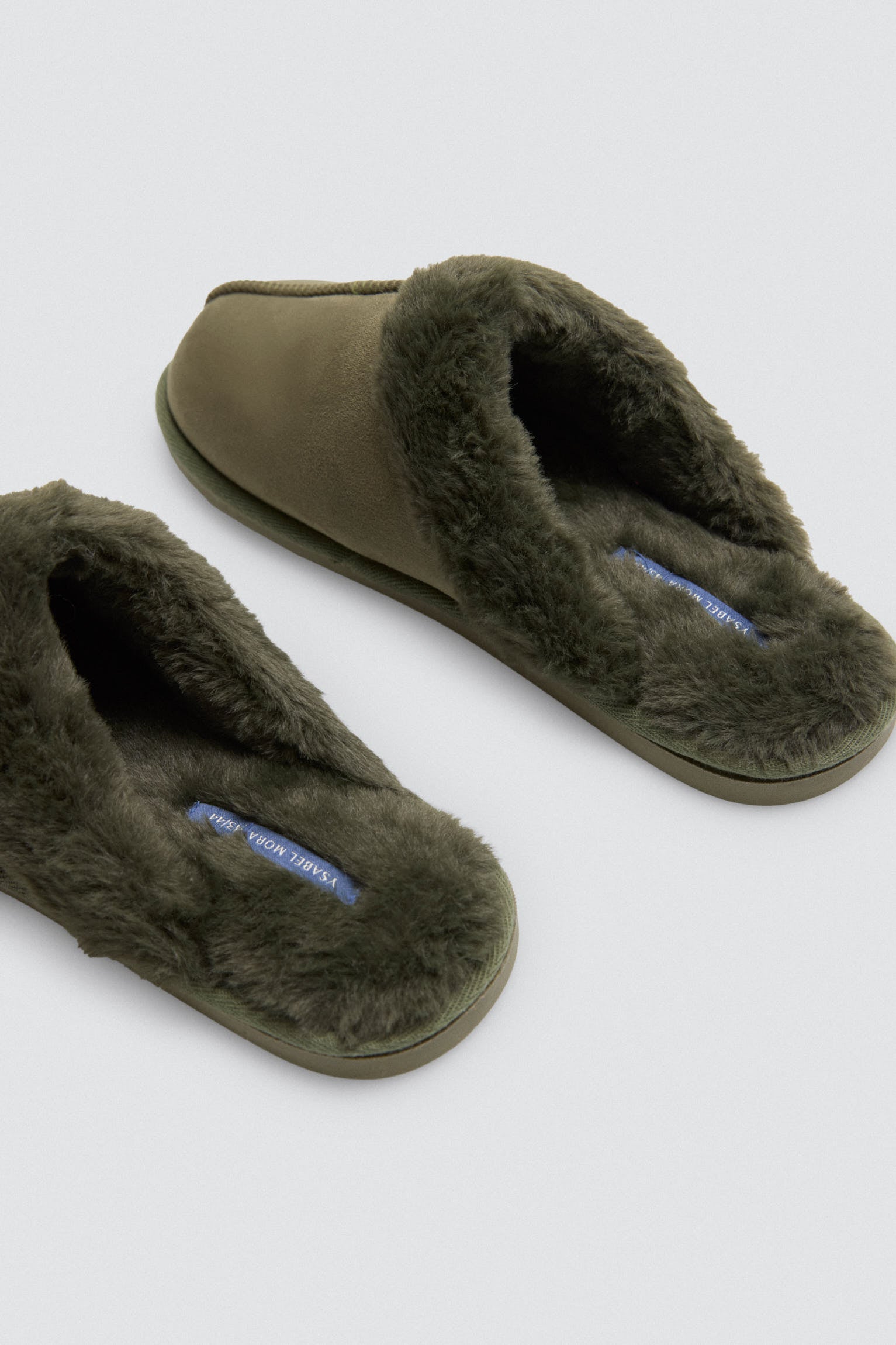 24089-4-zapatillas-basicas-con-pelo-verde