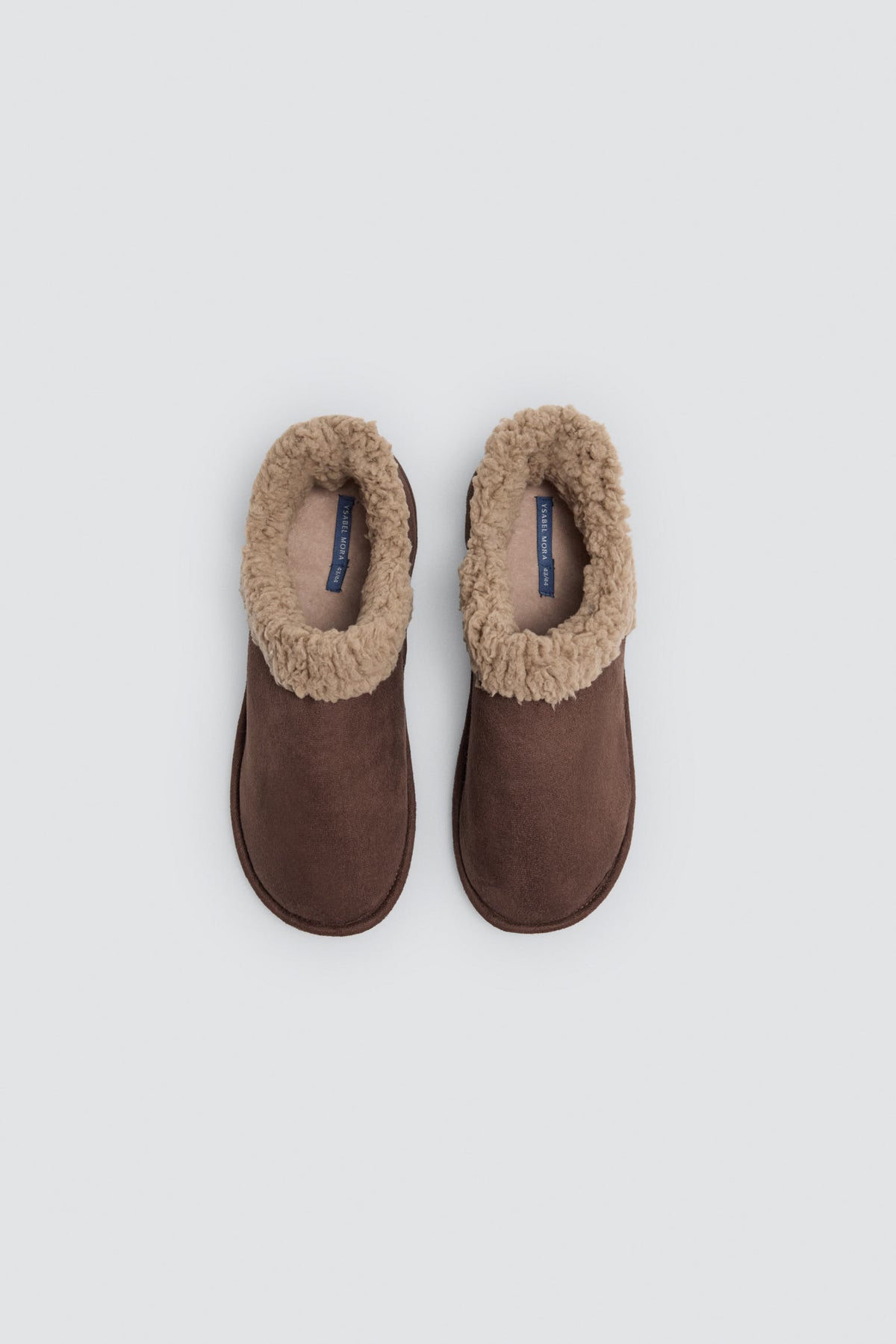 Botas de casa con borreguito marrón
