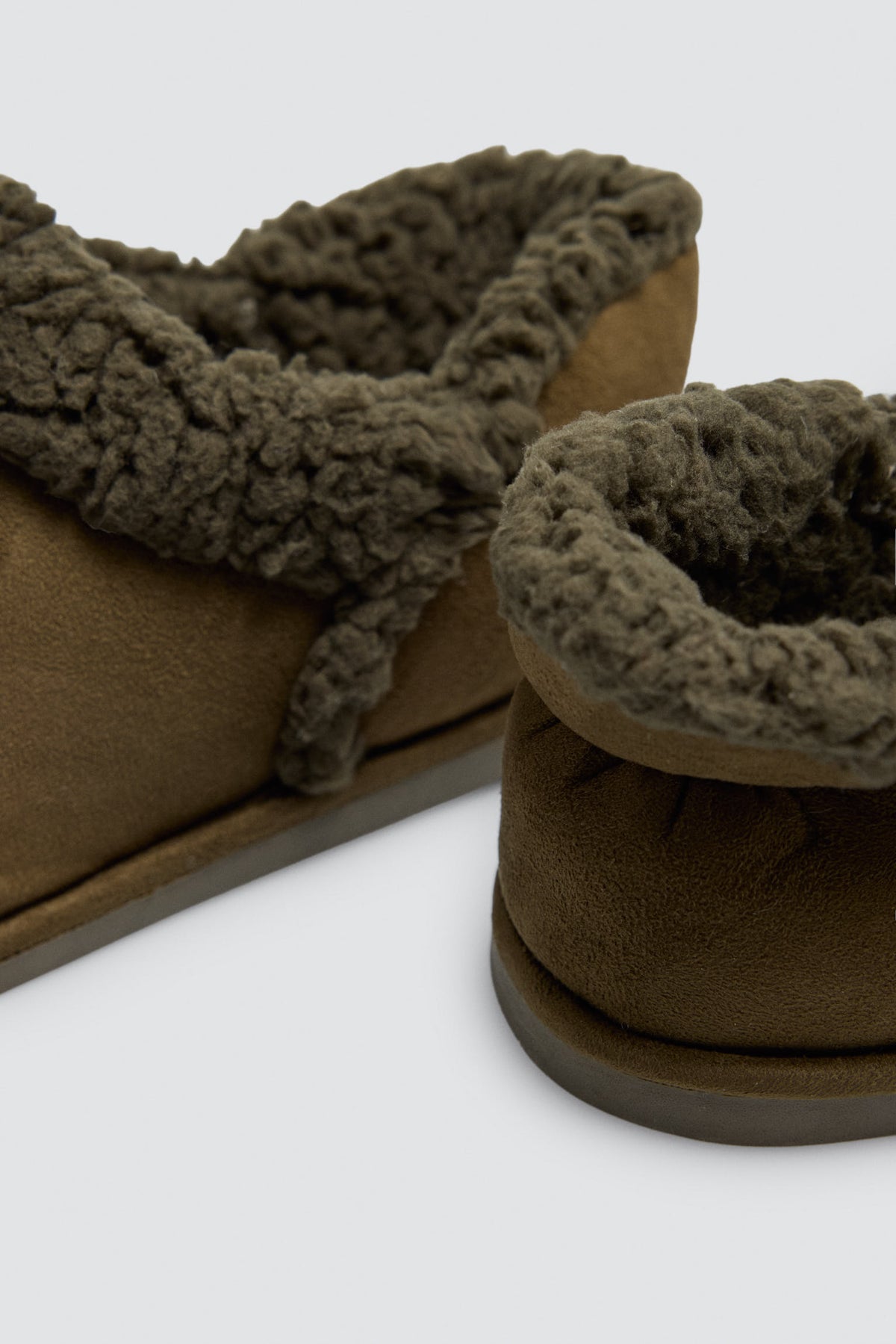 Botas de casa con borreguito verde