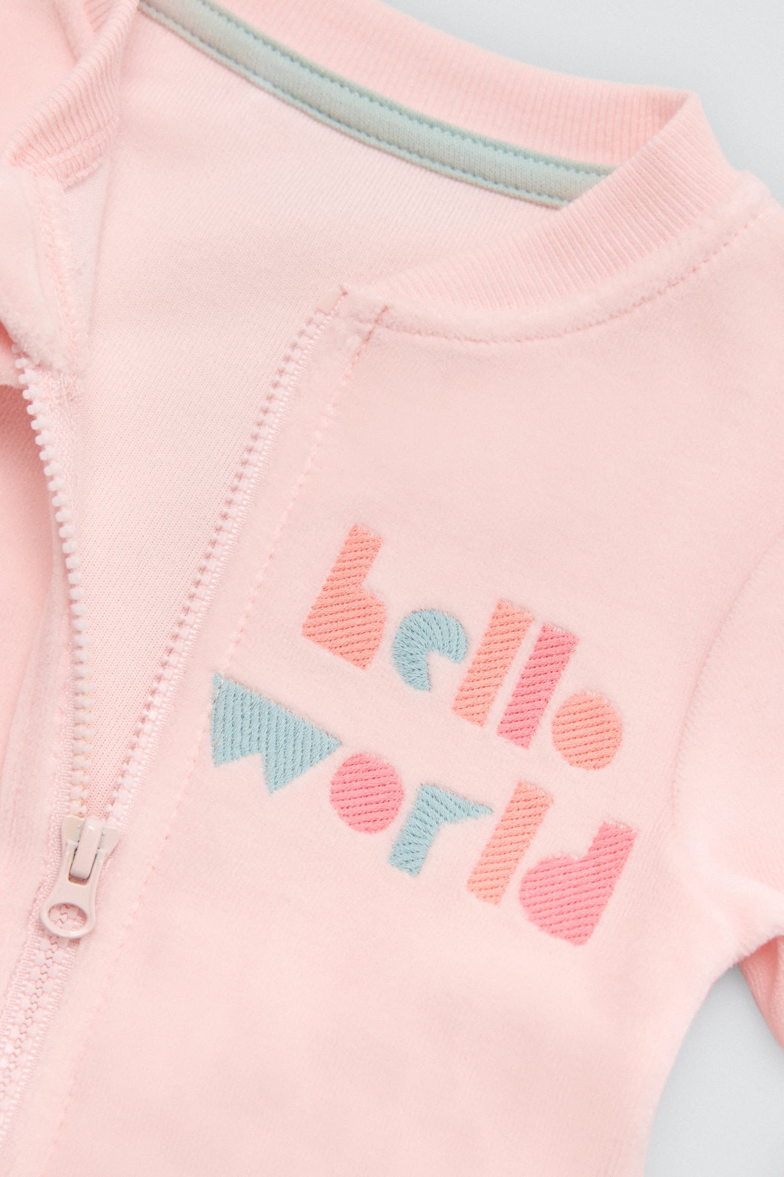 25423-3-pelele-bebe-manga-larga-rosa-hello-world