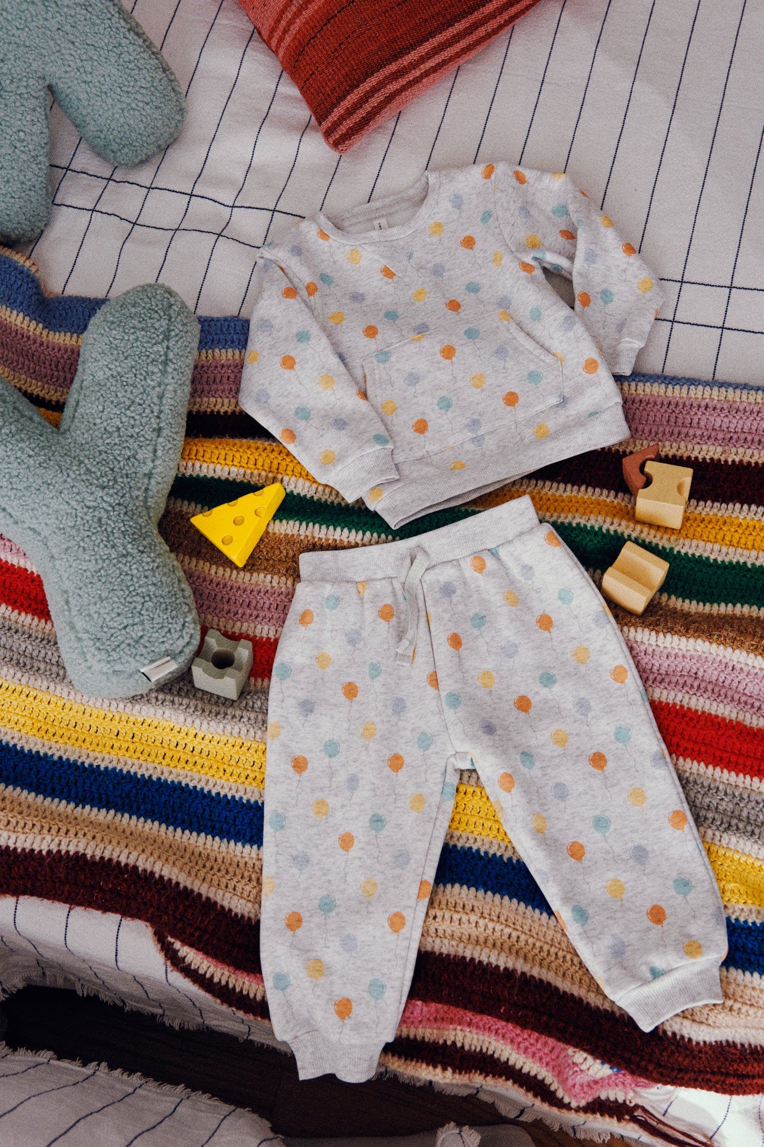 25615-0-conjunto-bebe-sudadera-jogger-ballonday