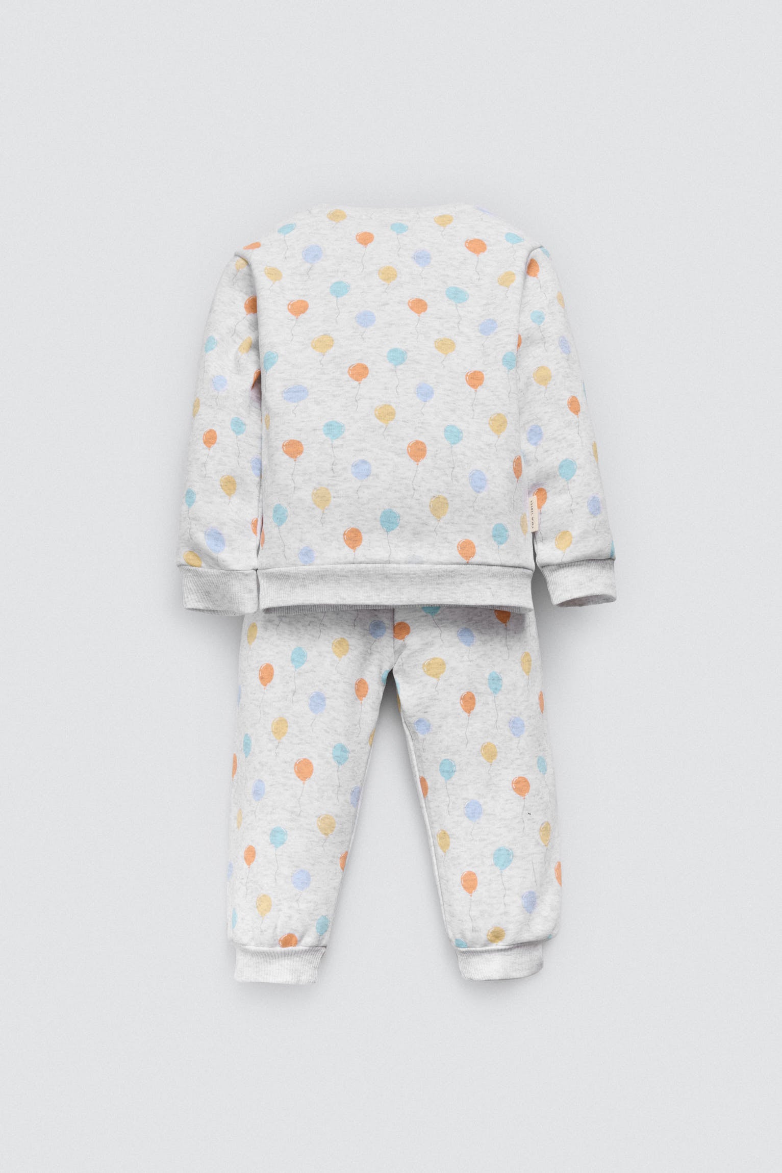 25615-2-conjunto-bebe-sudadera-jogger-ballonday