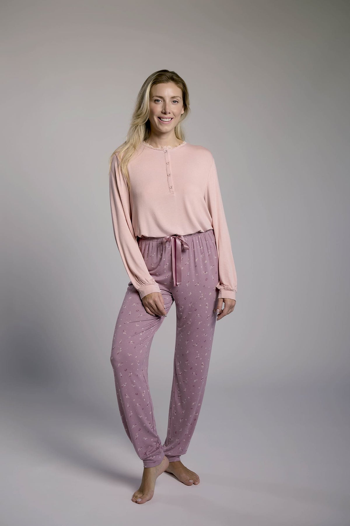 26200-pijama-largo-ligero-mujer-pequenas-flores-rosa