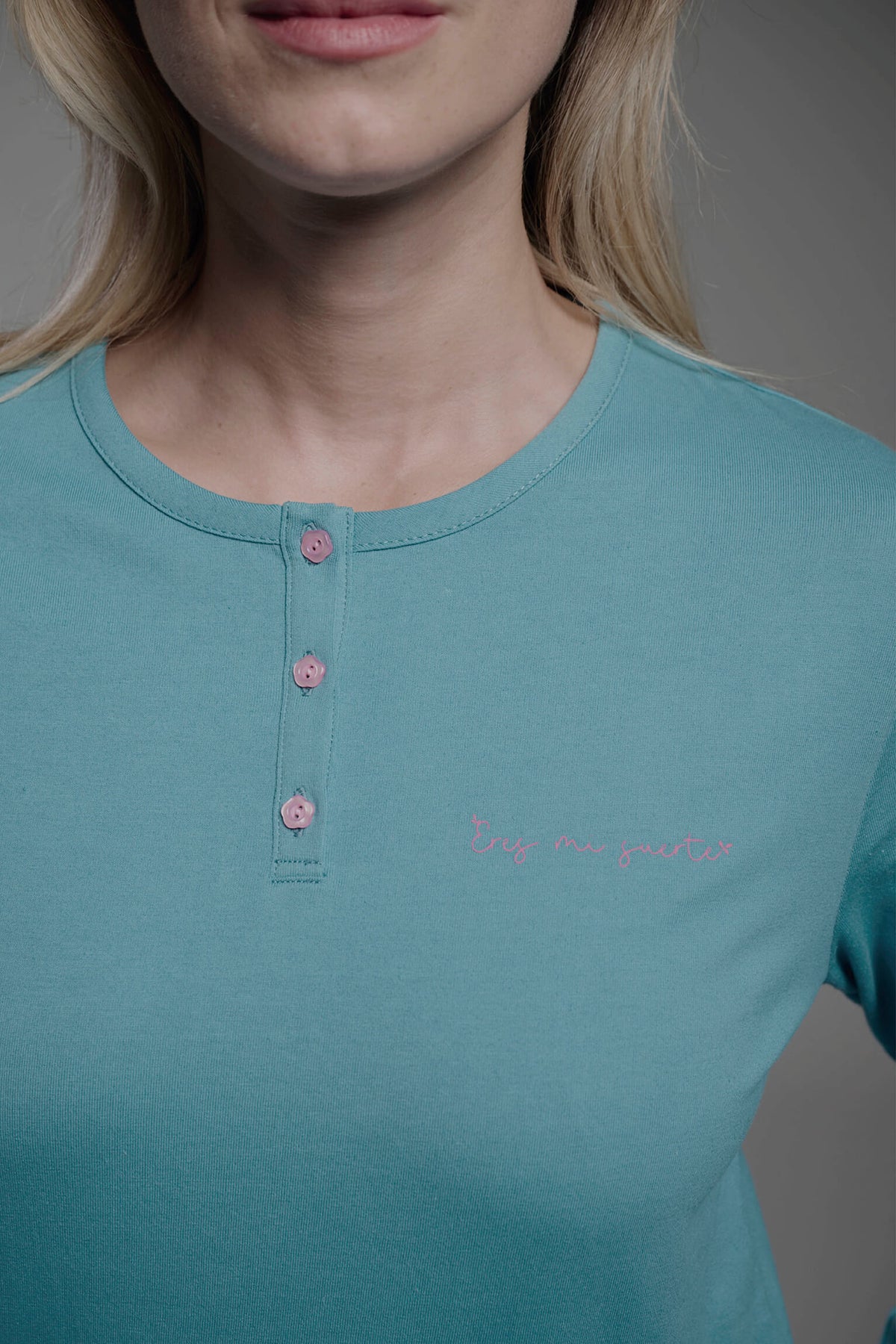 26207-pijama-largo-algodon-mujer-estampado-rayas-azul-con-detalles
