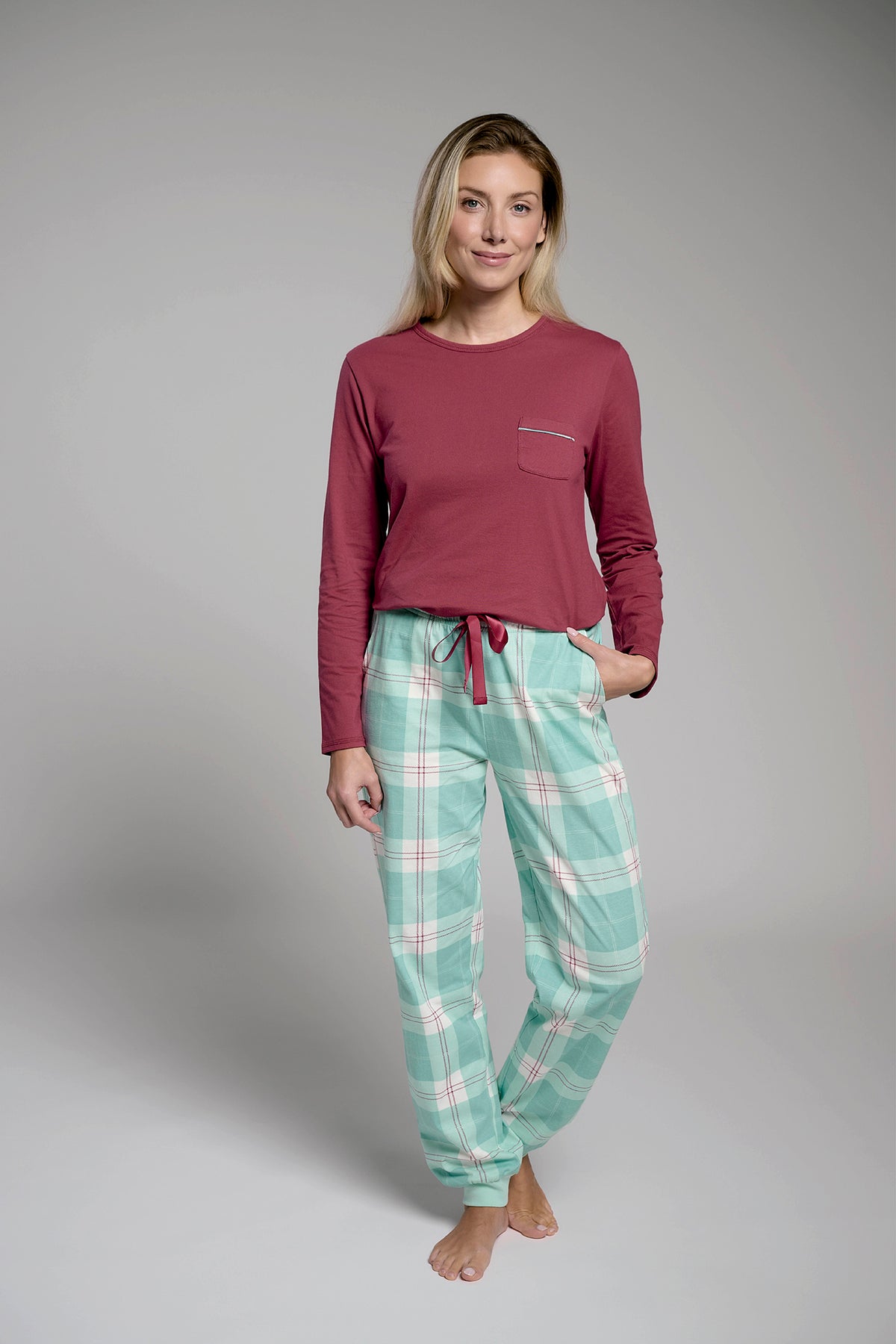 Pijama largo algodón mujer estampado cuadros verde y rojo