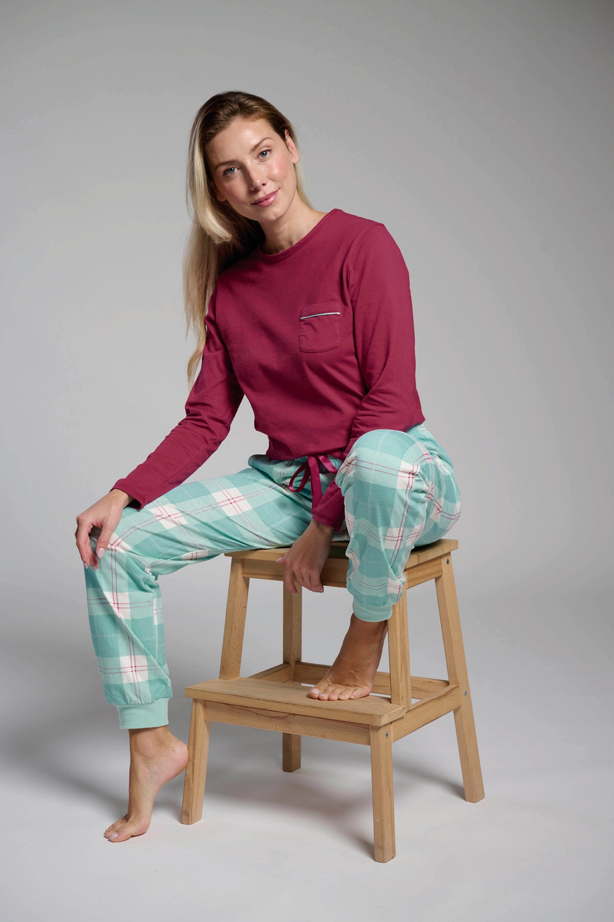 Pijama largo algodón mujer estampado cuadros verde y rojo