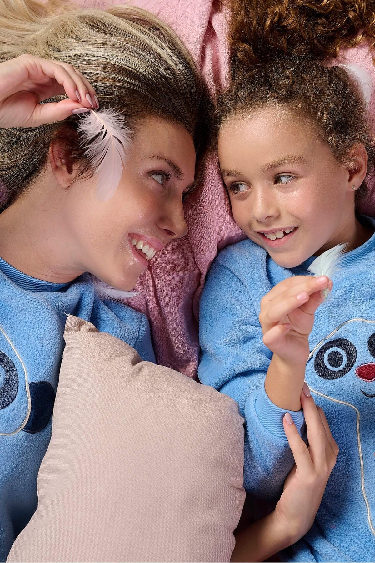 26238-pijama-largo-polar-coralina-mujer-suricato-