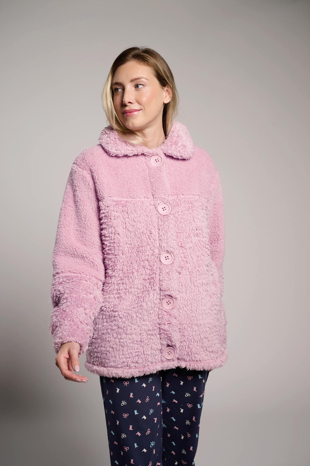 Bata corta polar de borreguito rosa para mujer con botones, ropa de casa cálida para otoño e invierno.