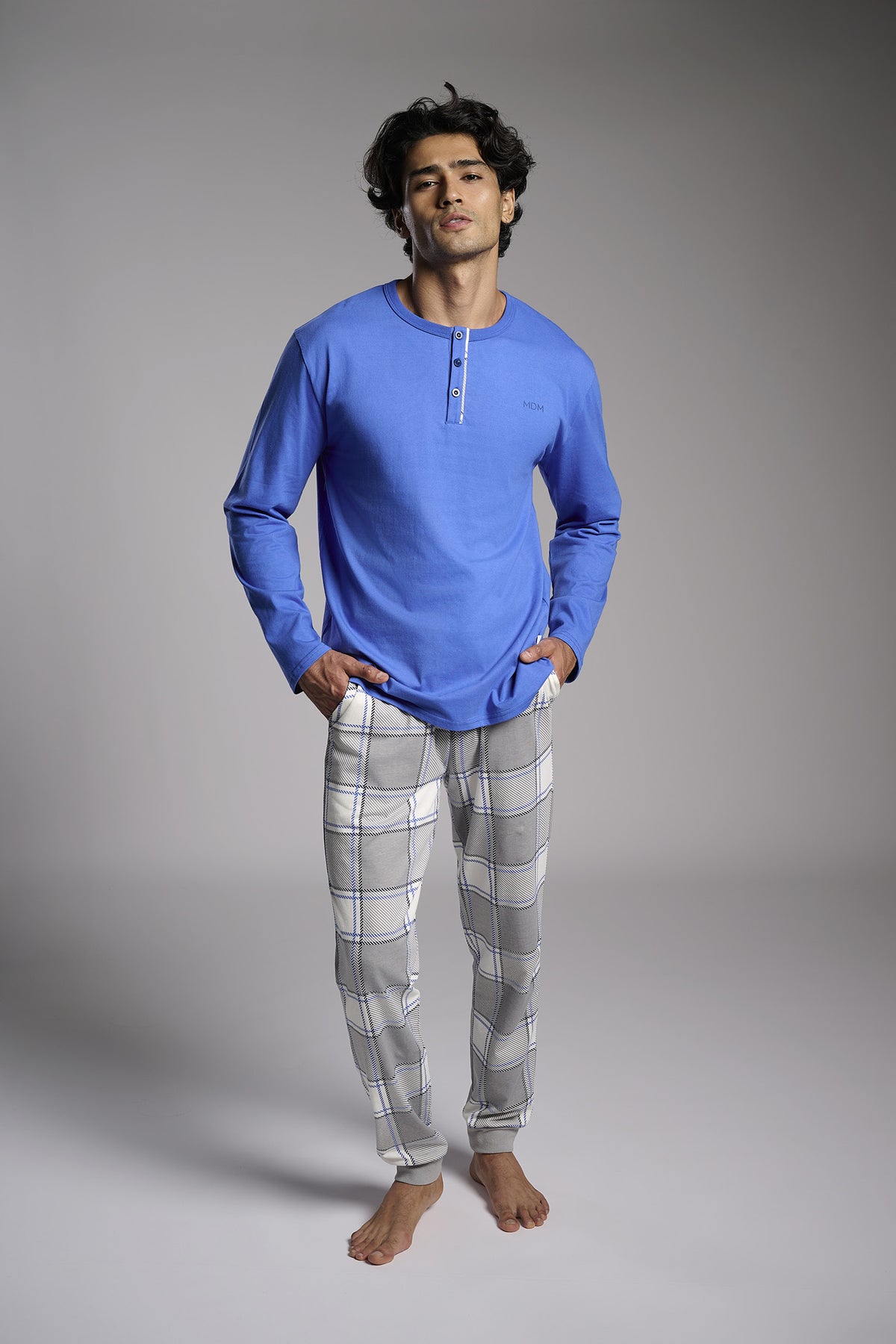 Pijama largo hombre  algodón cuello henley estampado cuadros