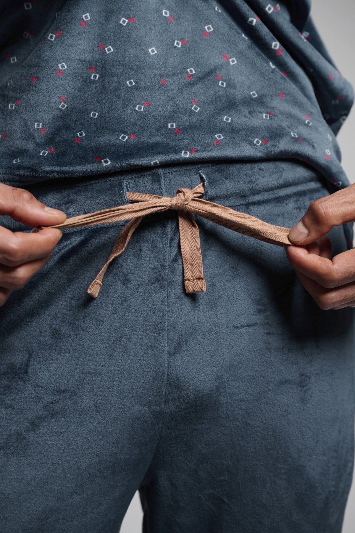 Pijama largo de hombre de terciopelo estampado cuadrados