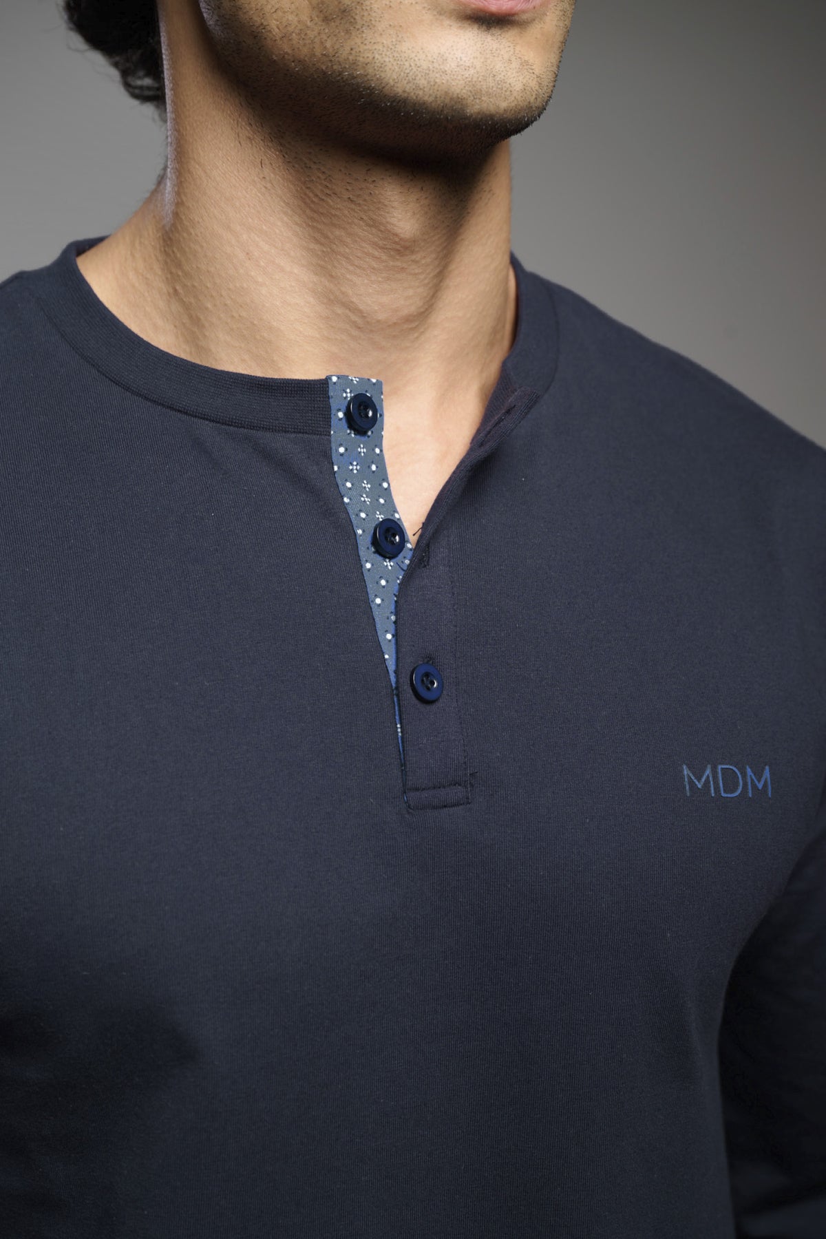Pijama largo camisero hombre algodón cuello panadero  estampado