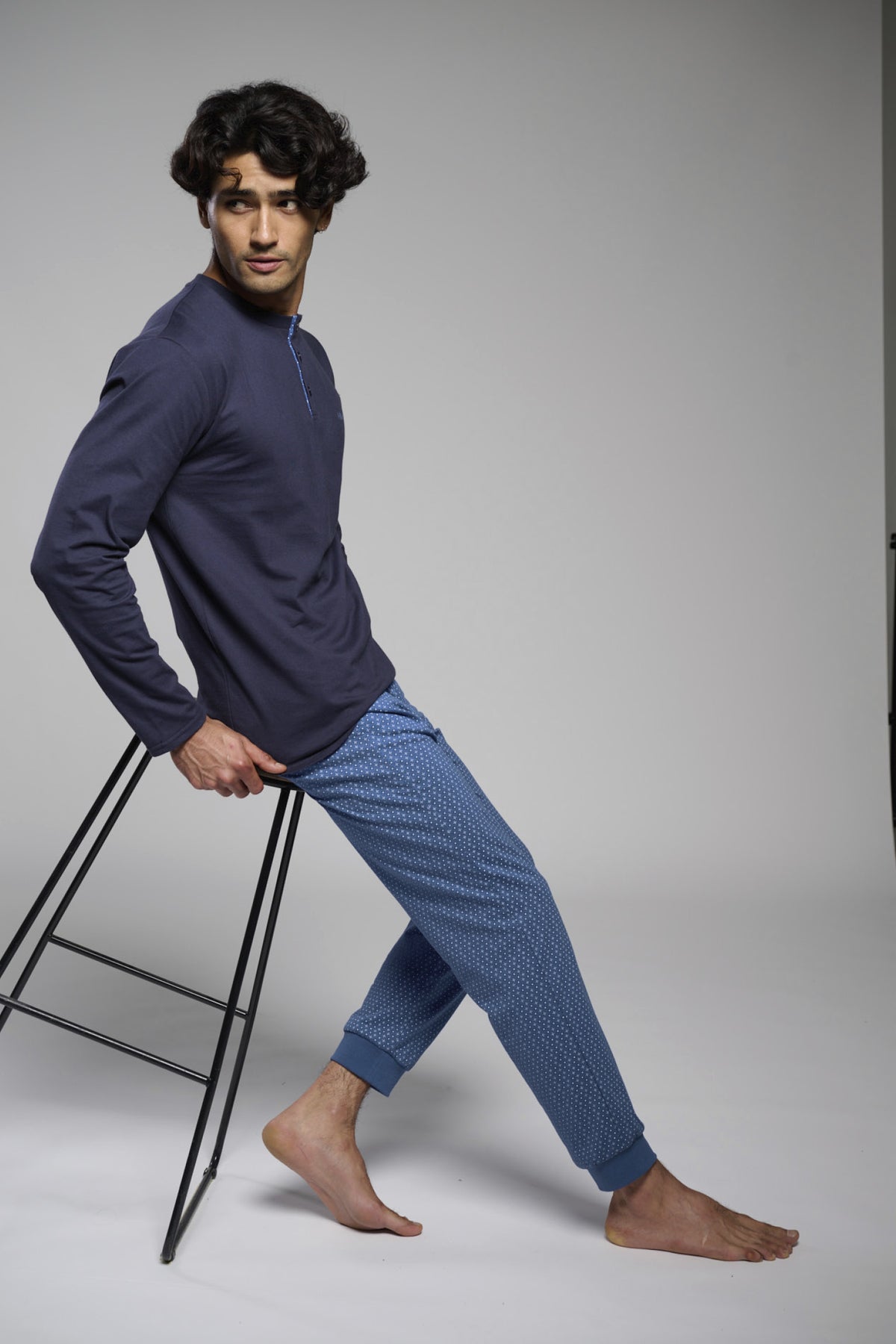 Pijama largo camisero hombre algodón cuello panadero  estampado