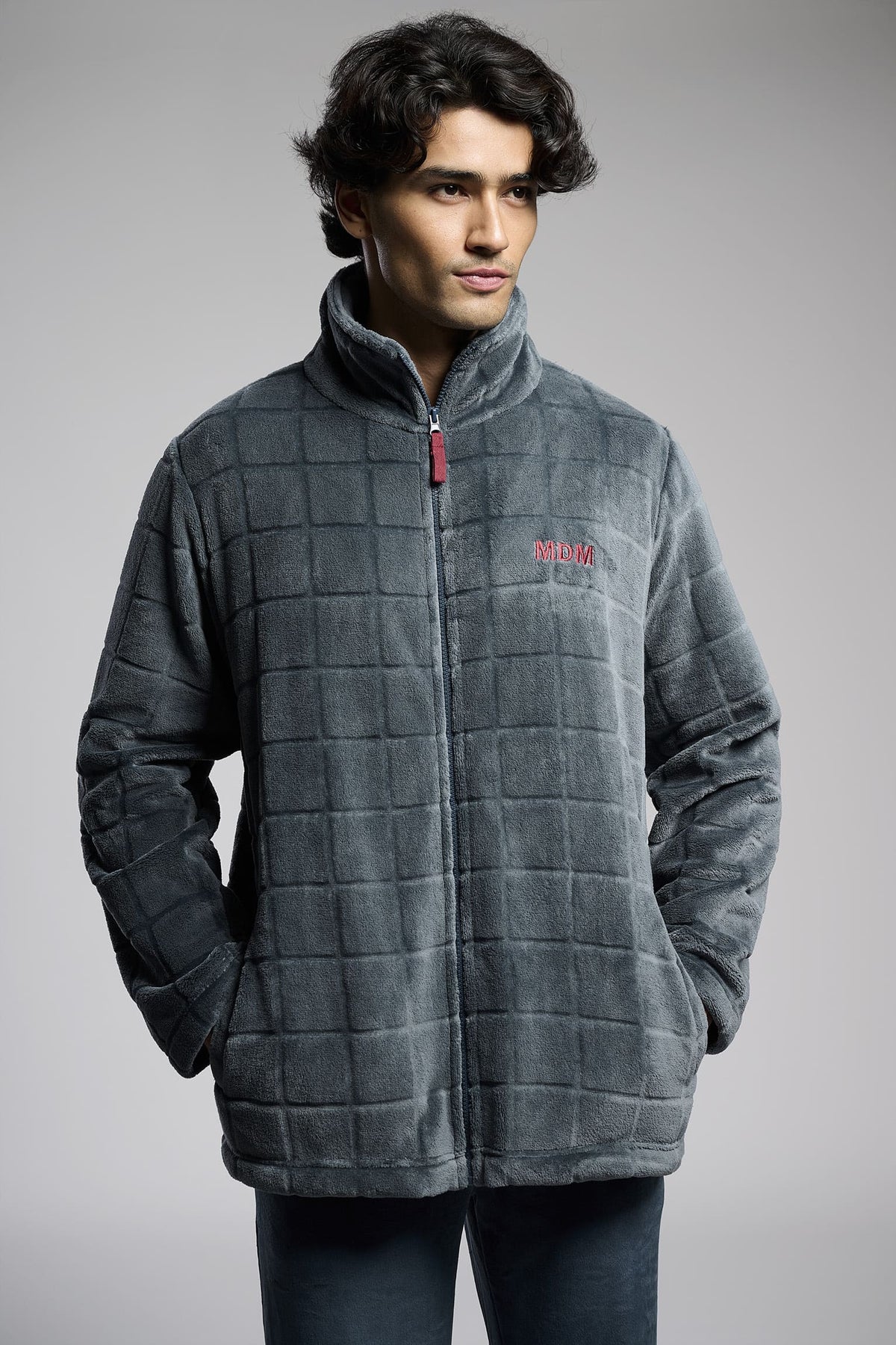 Bata corta polar coralina hombre relieve cuadros gris