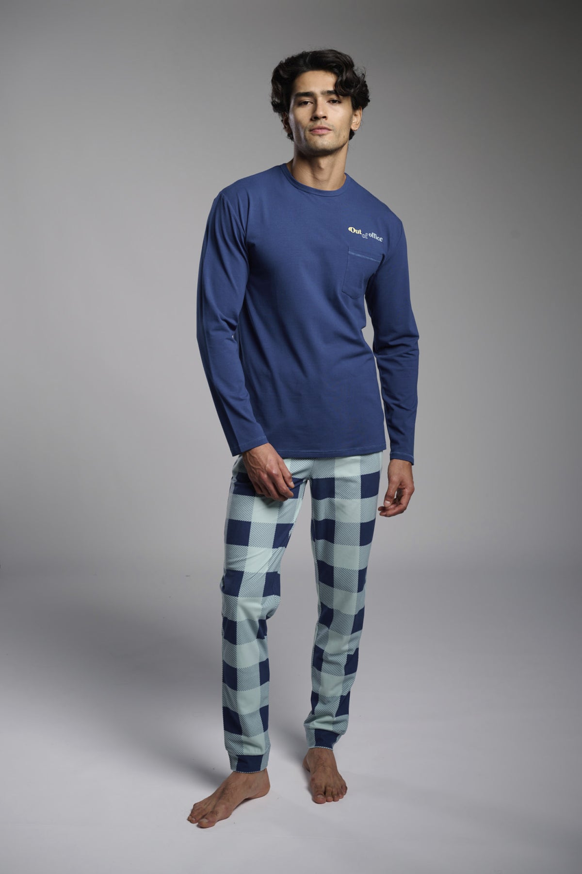 Pijama largo hombre algodón tacto muy suave Out of Office estampado cuadros