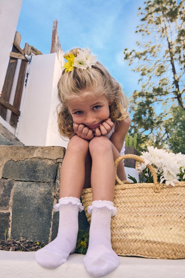 Calcetines infantiles calados detalle puntilla blanco