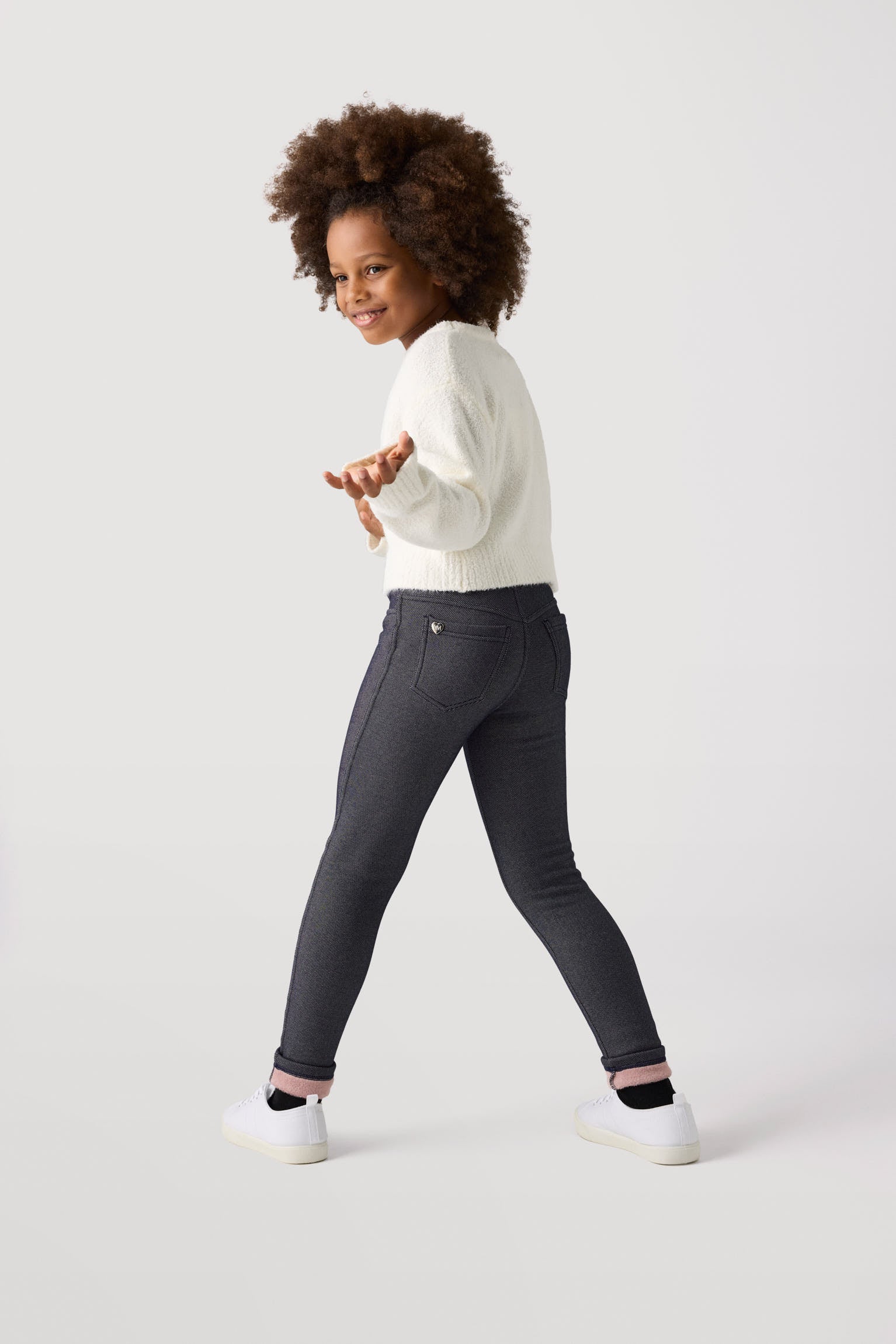 Girl's thermal leggings with navy back pockets