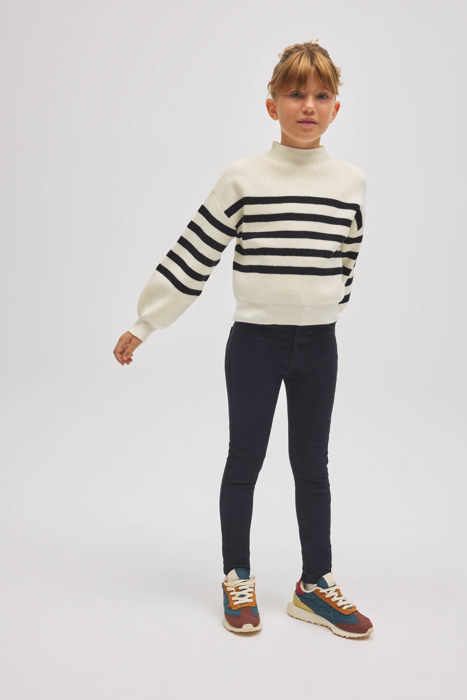 33254-1-pantalones-nina-vaqueros-anchos-negro-ysabel-mora