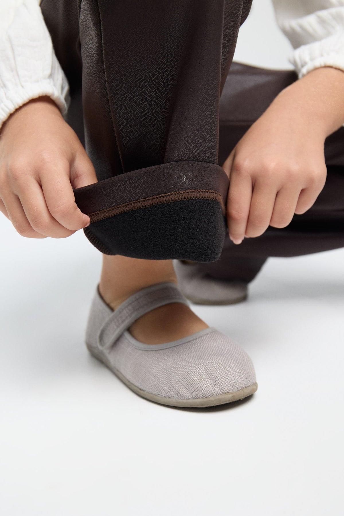 TÉRMICO Pantalón afelpado niña efecto piel flare chocolate