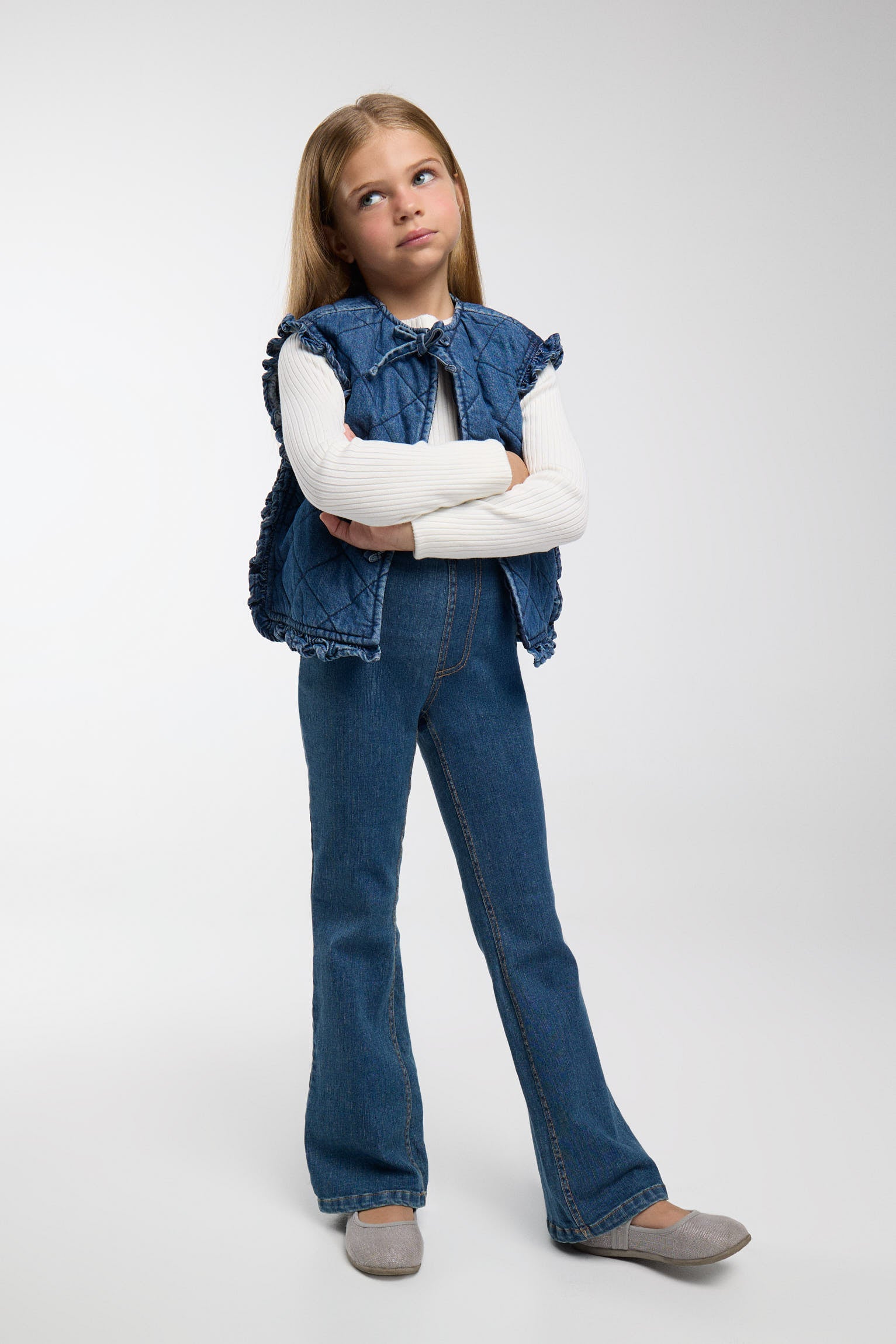 Pantalón niña vaquero acampanado
