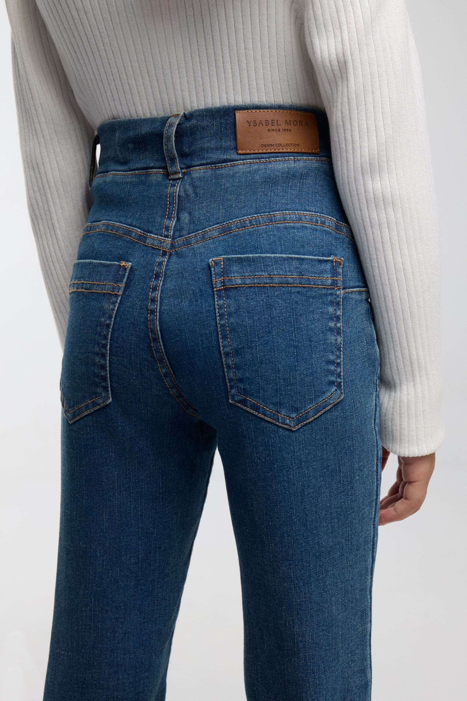 Pantalón niña vaquero acampanado