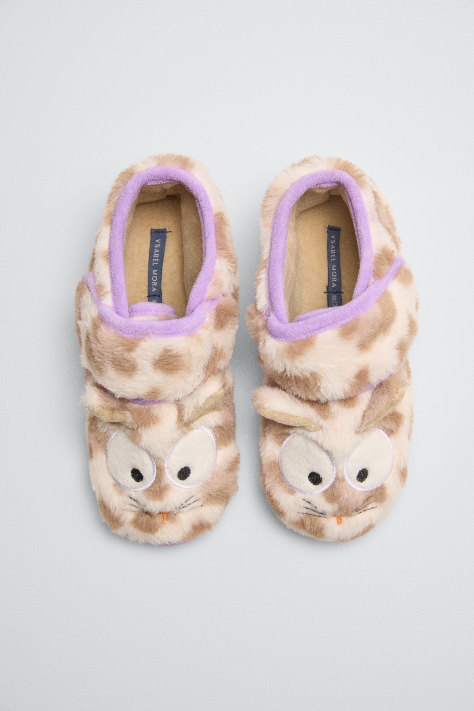 34039-3-zapatillas-de-casa-bebe-jirafa-con-velcro