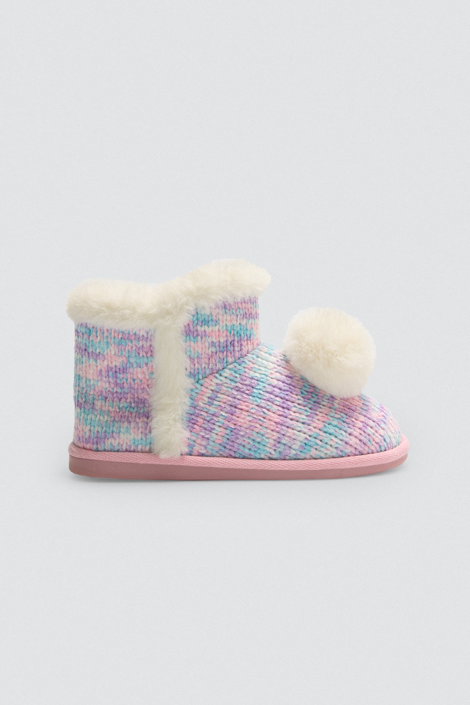 34041-1-zapatillas-de-casa-infantil-detalles-pelo-y-pompon