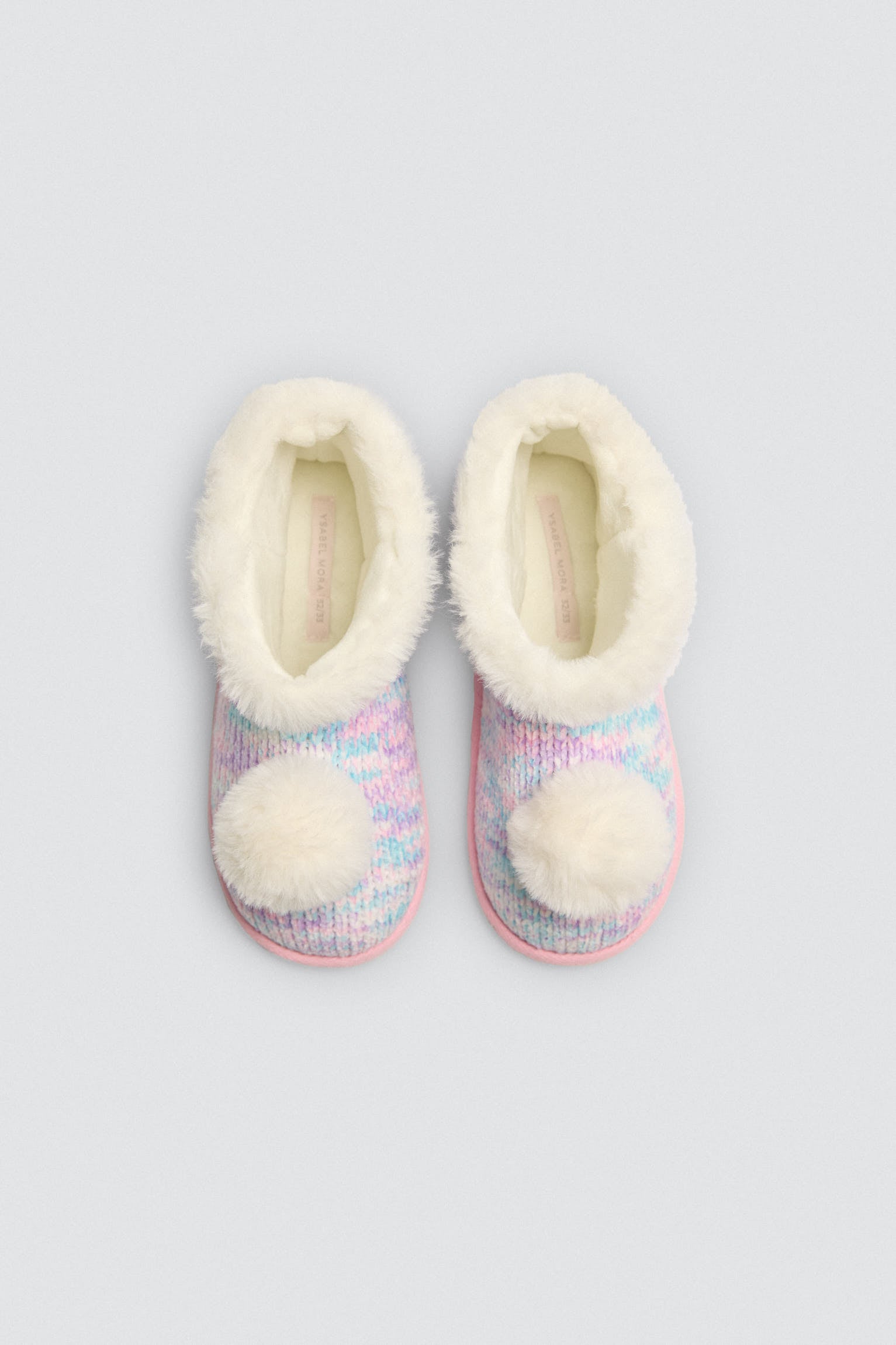 34041-3-zapatillas-de-casa-infantil-detalles-pelo-y-pompon