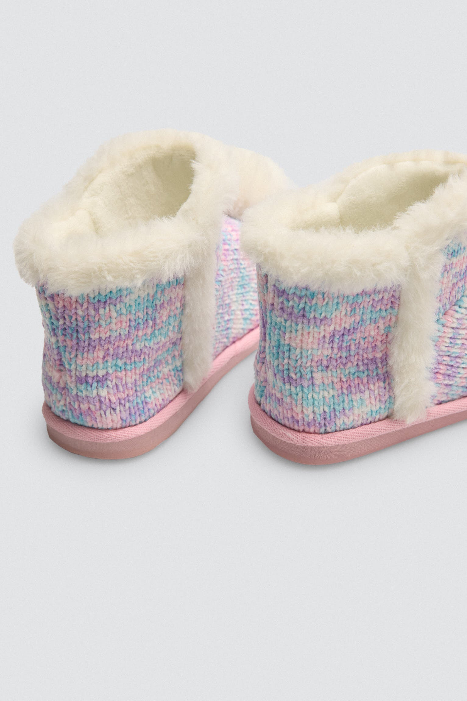 34041-4-zapatillas-de-casa-infantil-detalles-pelo-y-pompon