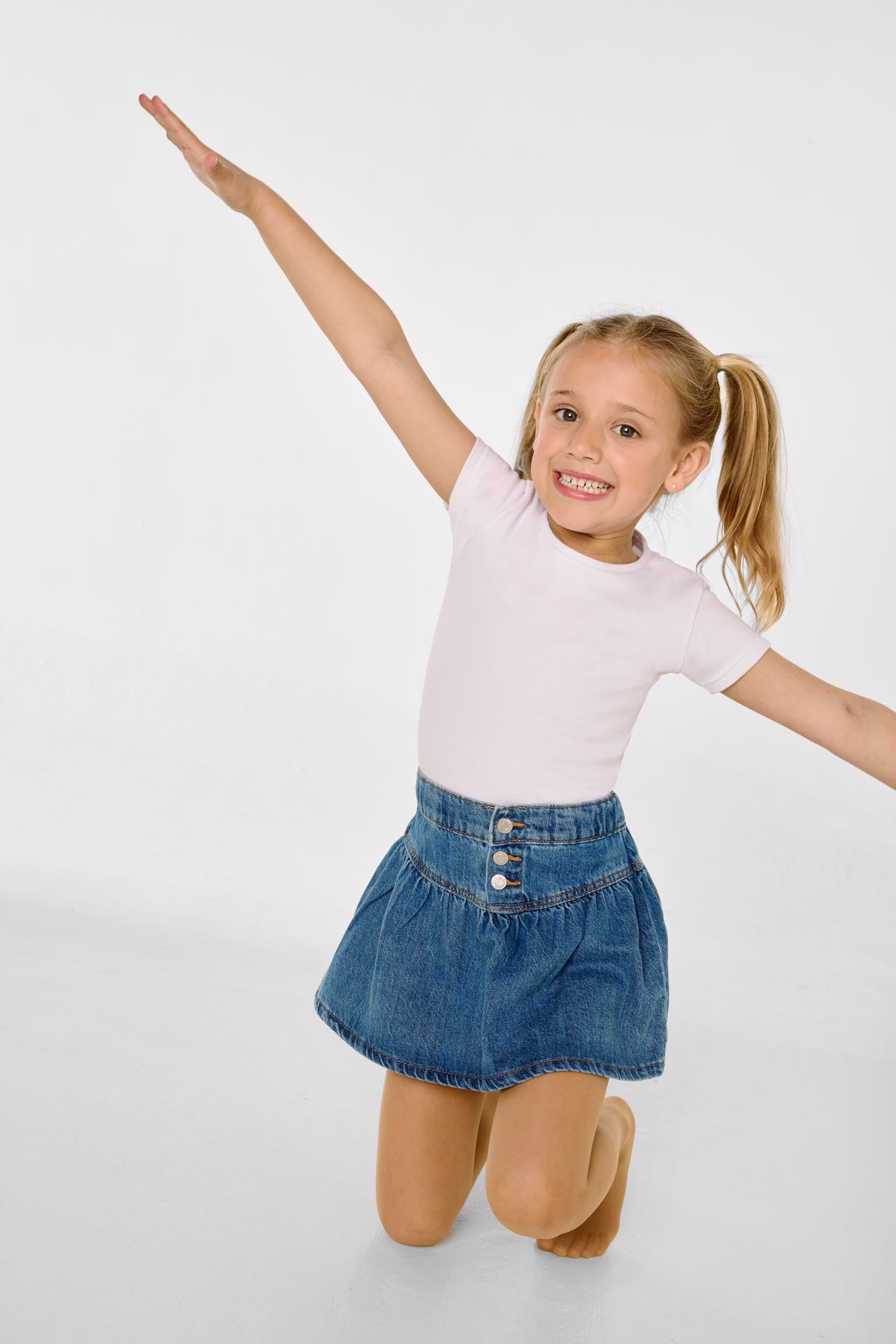 Panty infantil sin carreras 15 den beige