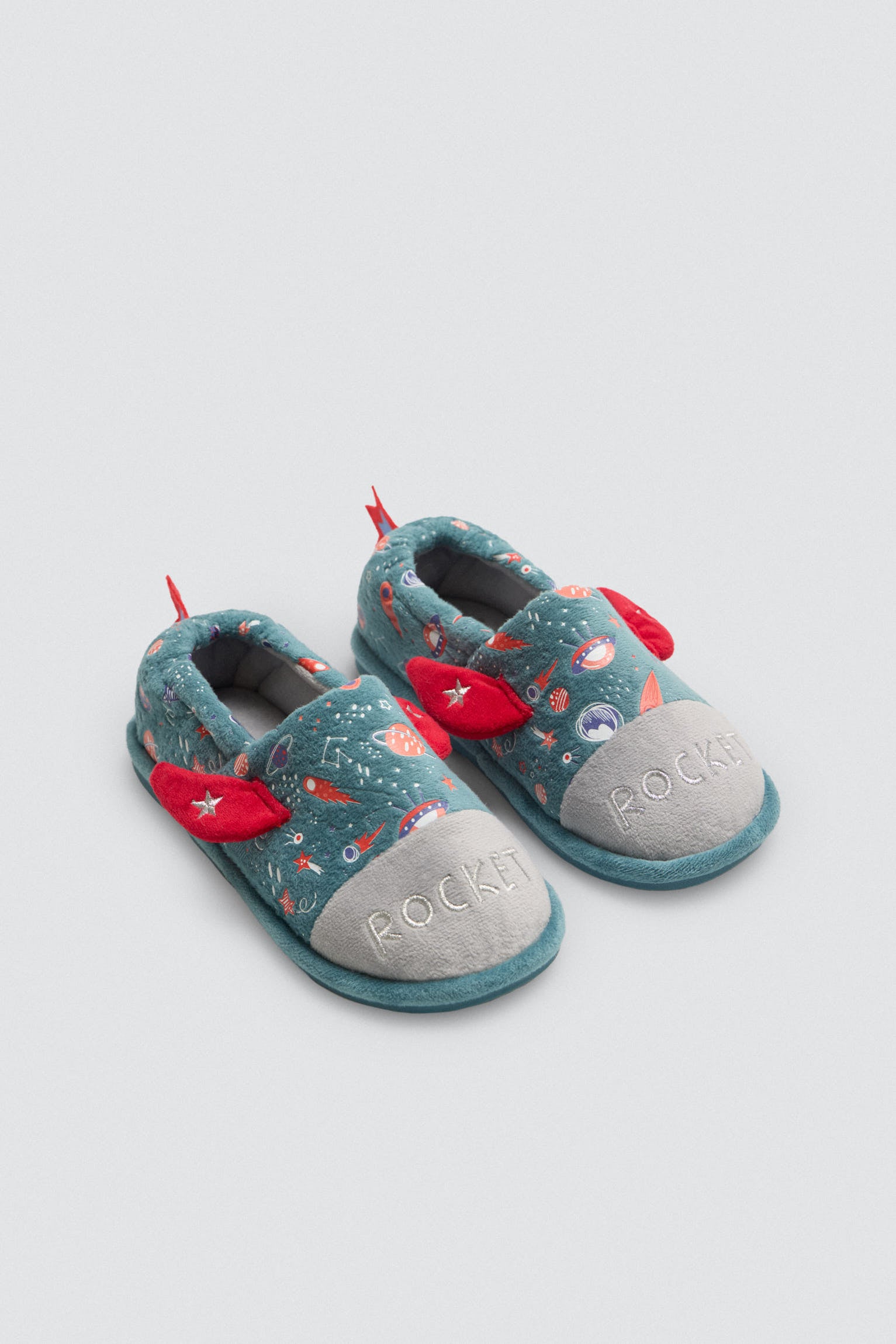 44043-2-zapatillas-de-casa-infantiles-cohete-3d-con-detalles-espaciales