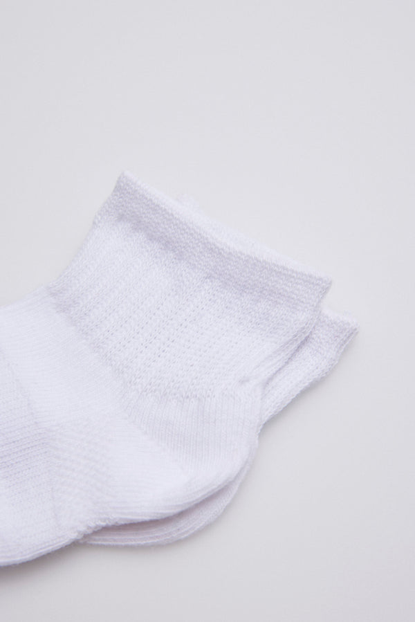 Pack of 3 breathable white sport style baby socks