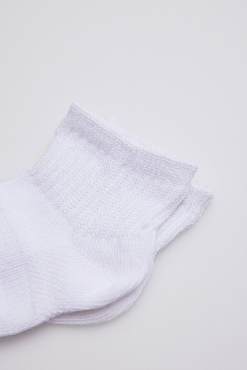 Pack of 3 breathable white sport style baby socks
