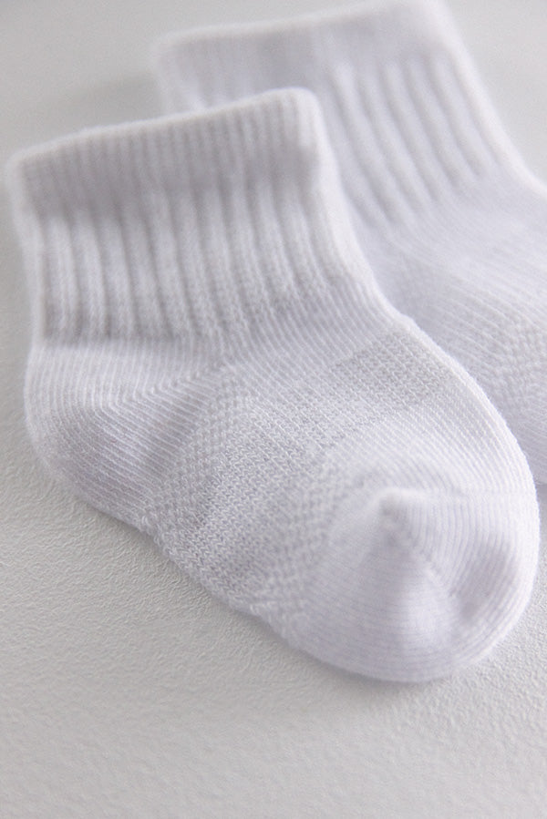 Pack of 3 breathable white sport style baby socks