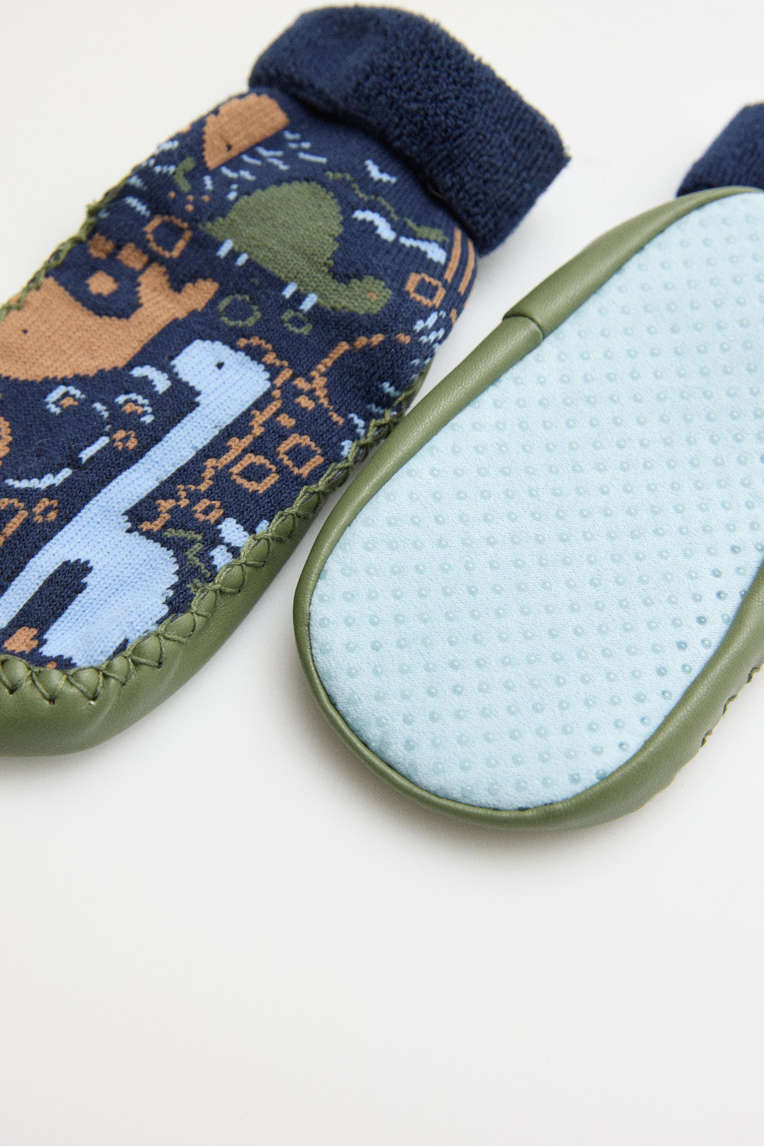 52880-2-calcetin-zapatilla-casa-termico-bebe-ysabel-mora