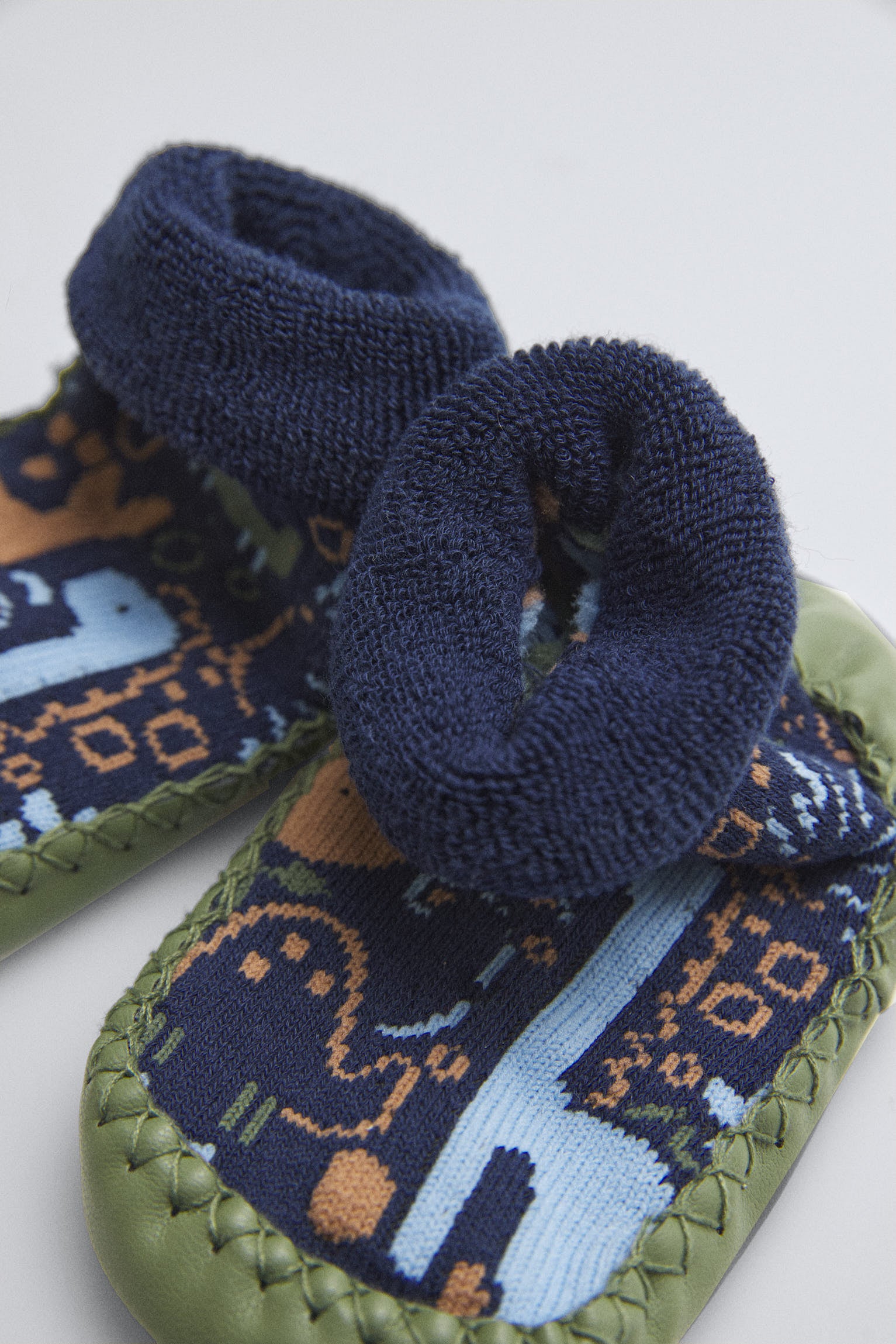 52880-3-calcetin-zapatilla-casa-termico-bebe-ysabel-mora