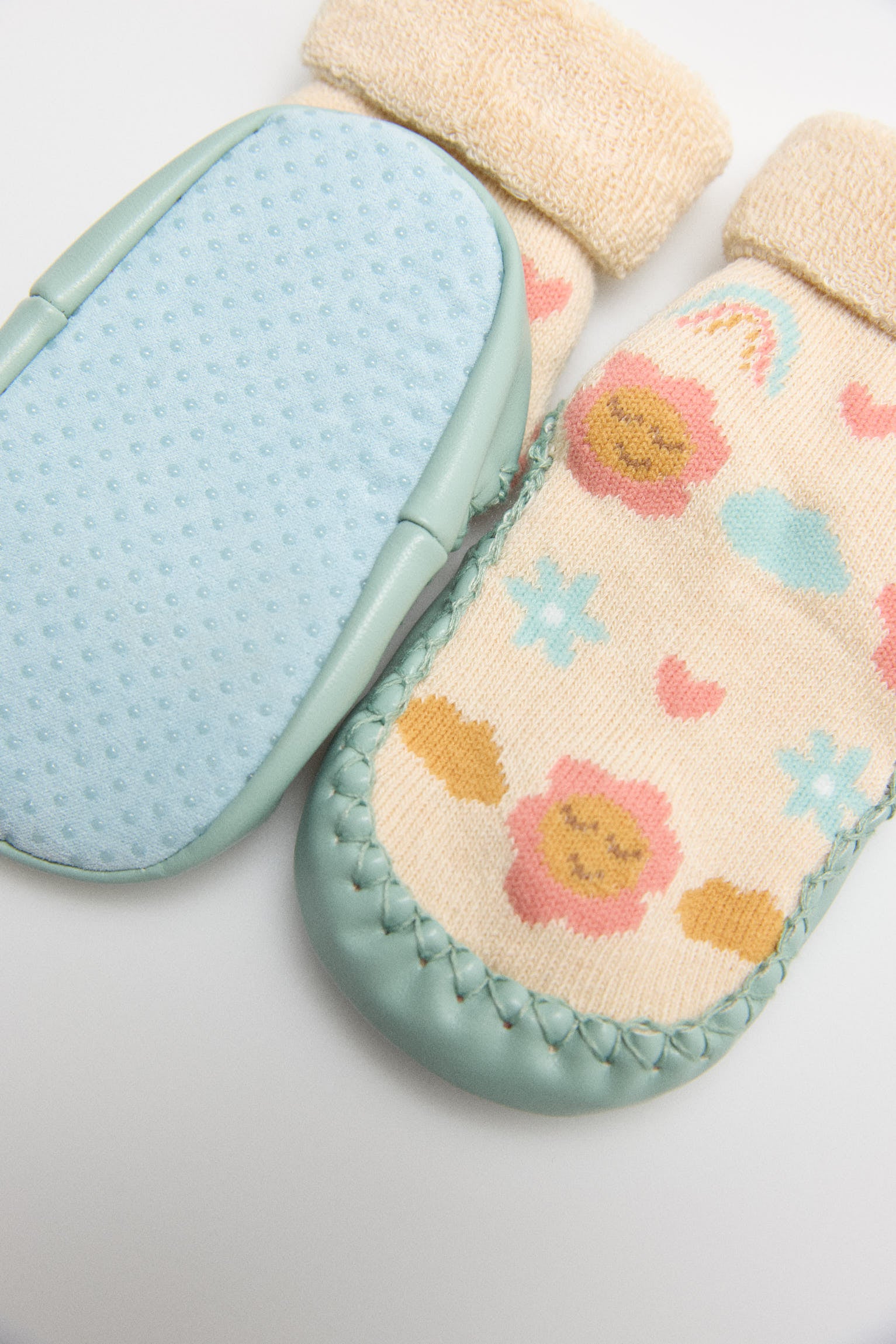 52882-2-calcetin-zapatilla-casa-termico-bebe-ysabel-mora