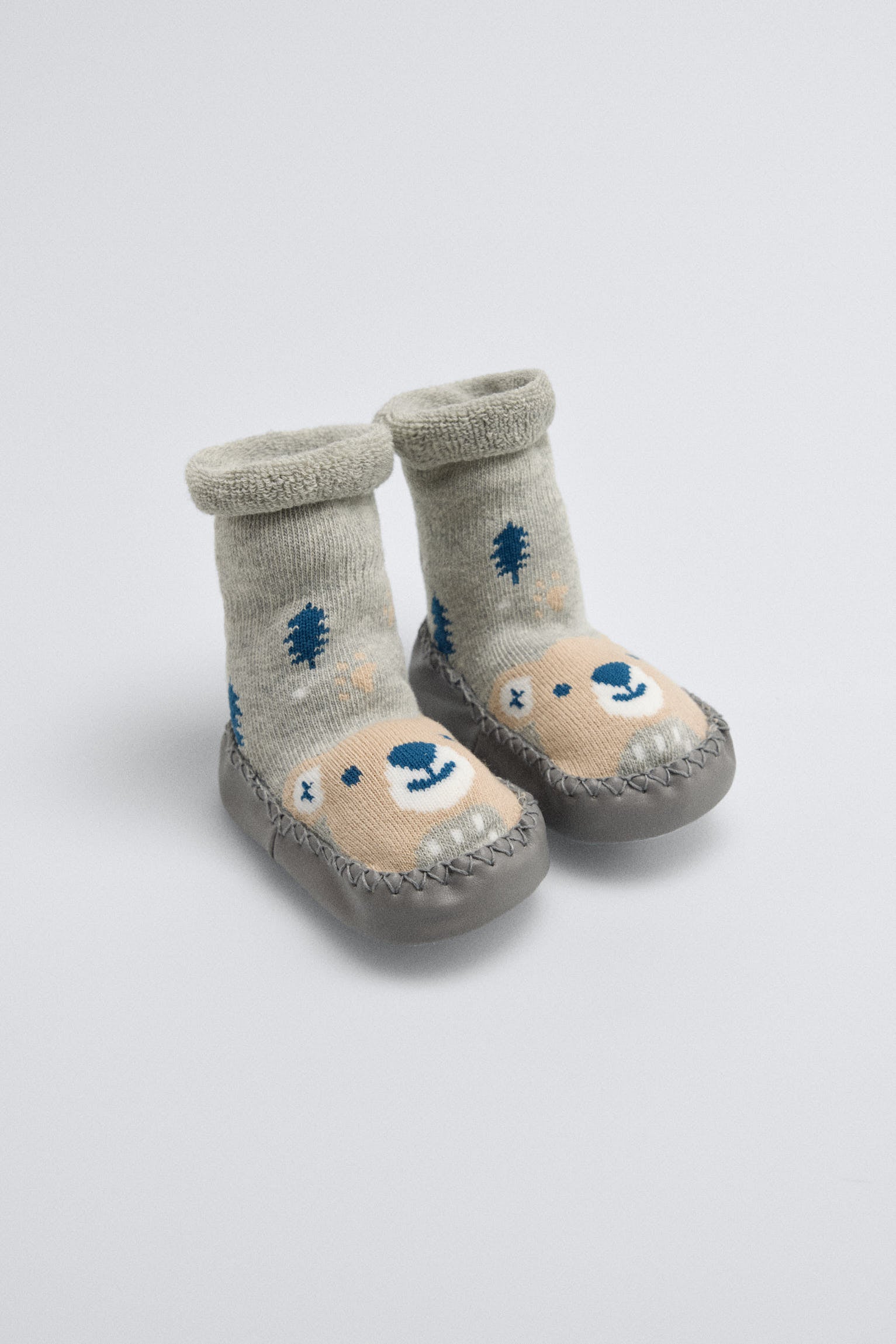 52883-4-calcetin-zapatilla-casa-termico-bebe-ysabel-mora