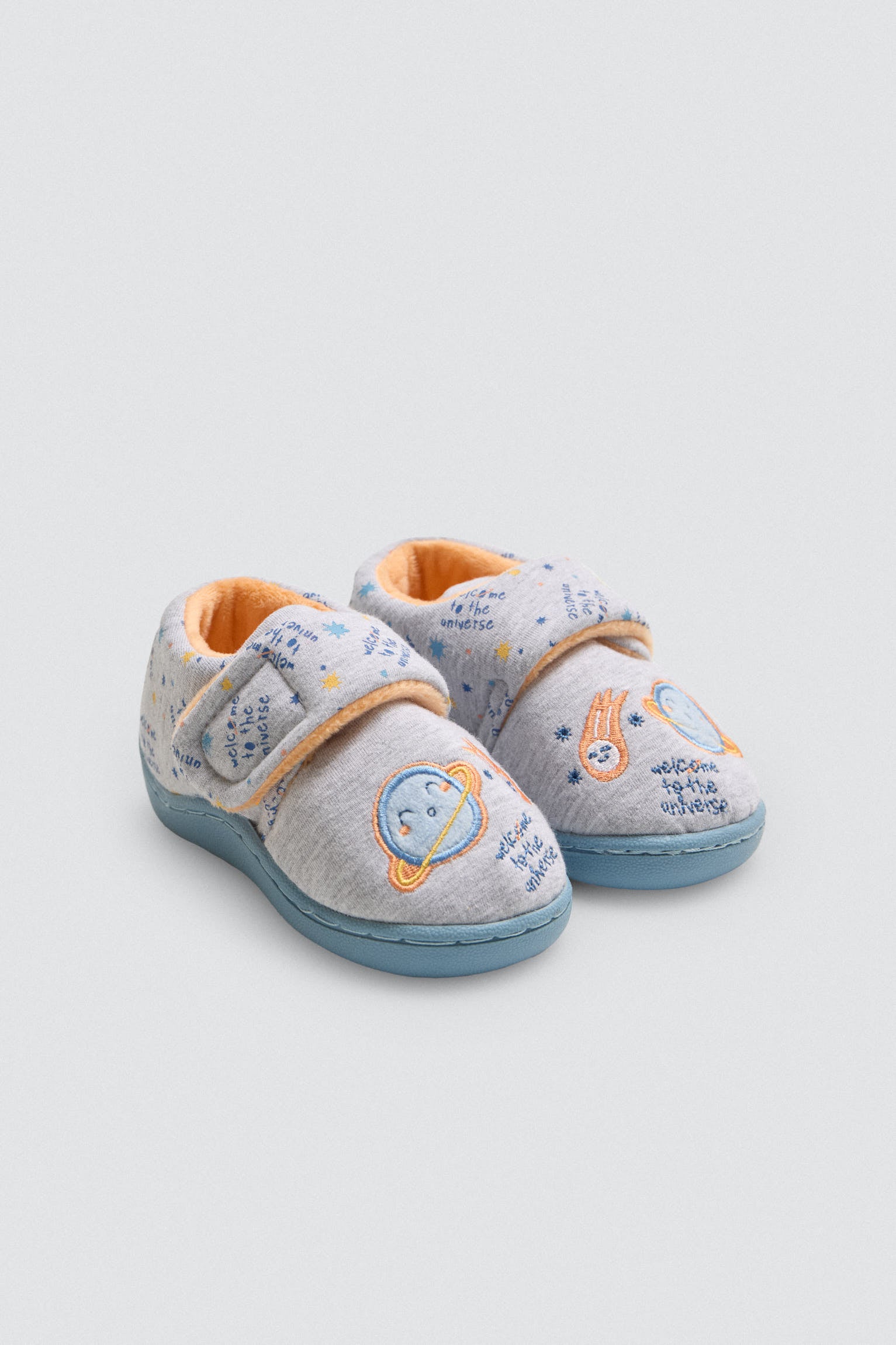 54040-2-zapatillas-de-bebe-estampado-cosmico